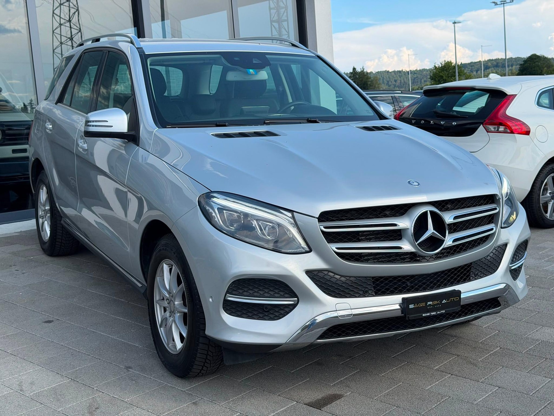 MERCEDES-BENZ GLE 250 d-showroom-element-1