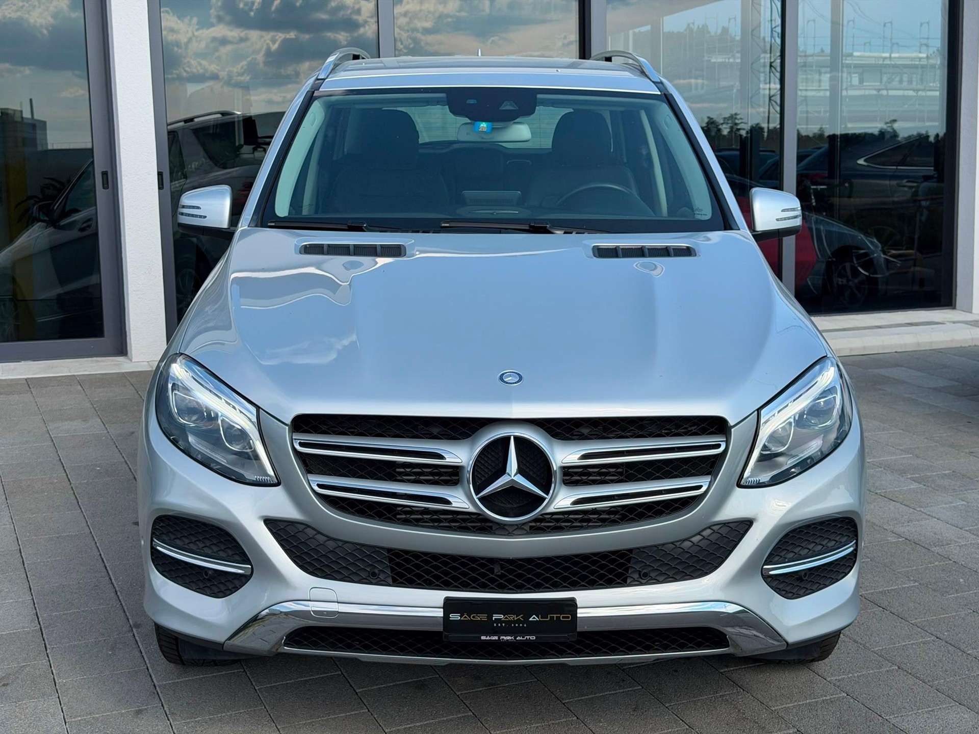 MERCEDES-BENZ GLE 250 d-showroom-element-2