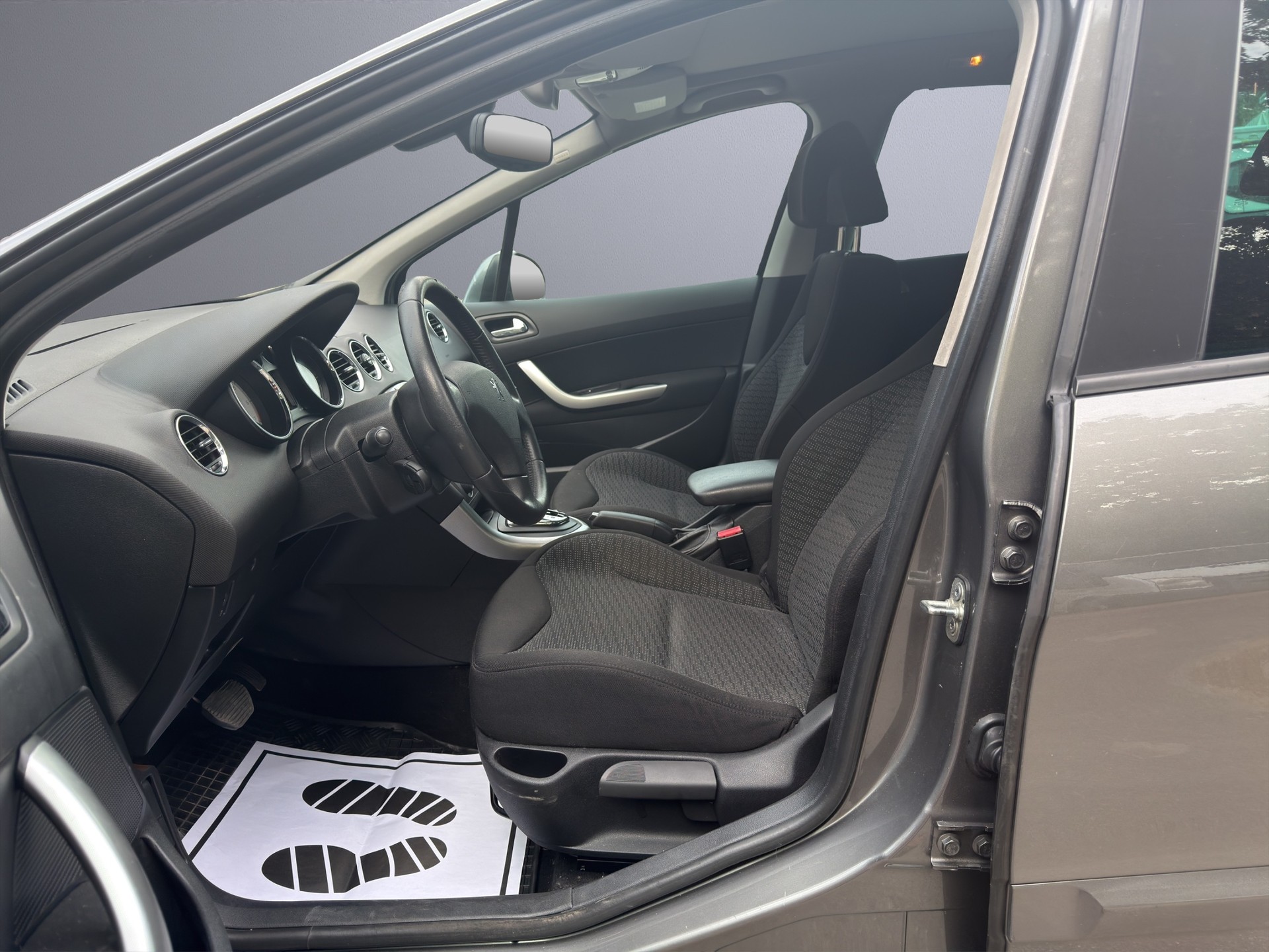 PEUGEOT 308 SW 1.6 16V Turbo Sport Automatic-image-8