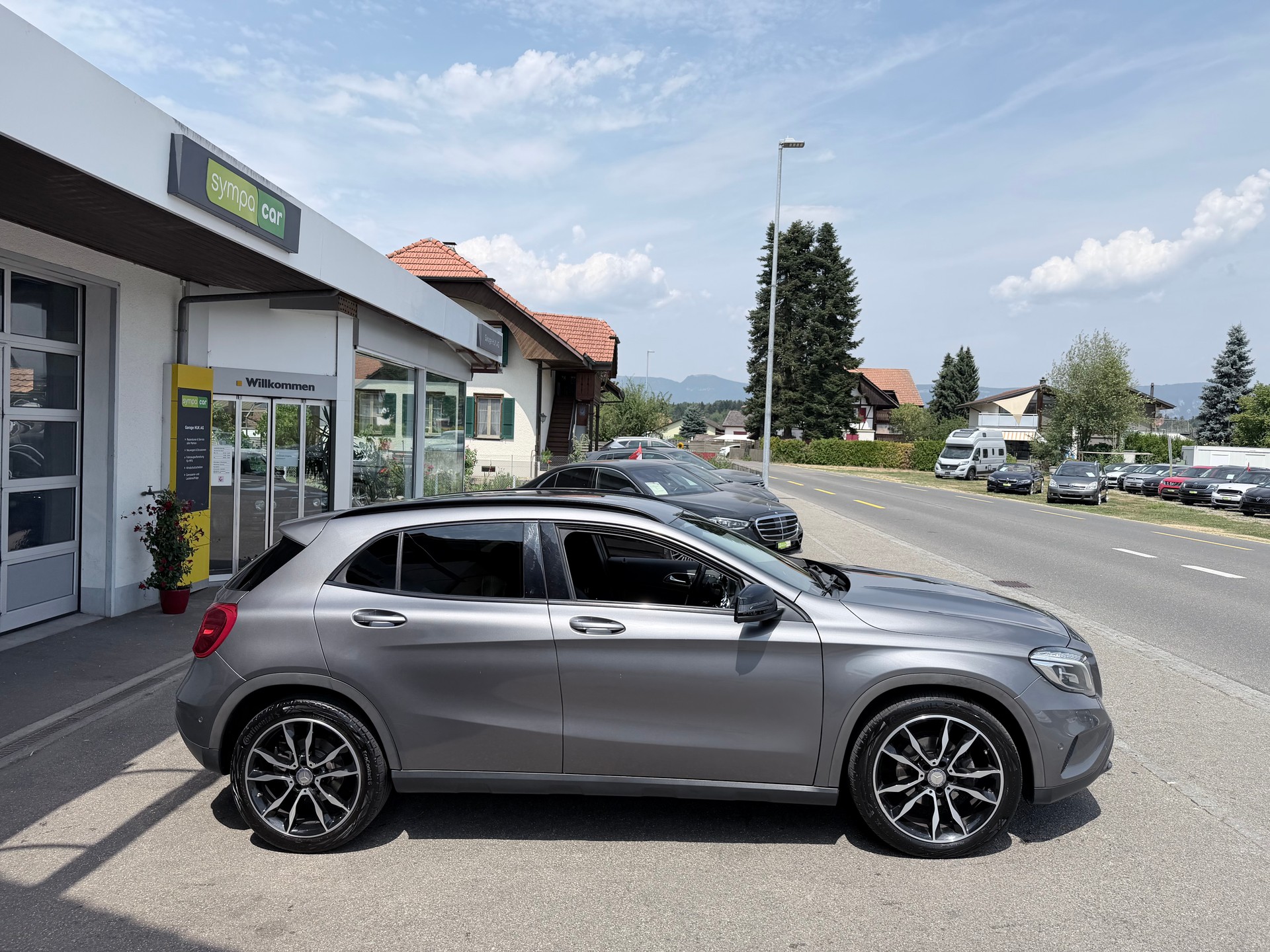 MERCEDES-BENZ GLA 200 Night Star 7G-DCT+++FRISCH AB MFK+++-showroom-element-3
