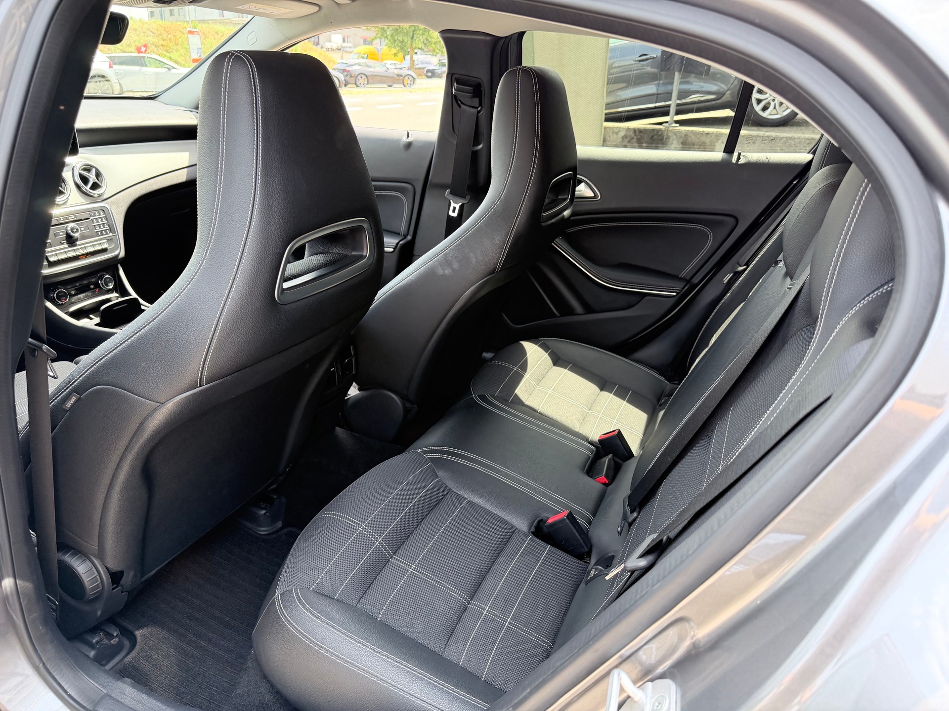 MERCEDES-BENZ GLA 200 Night Star 7G-DCT+++FRISCH AB MFK+++-image-11