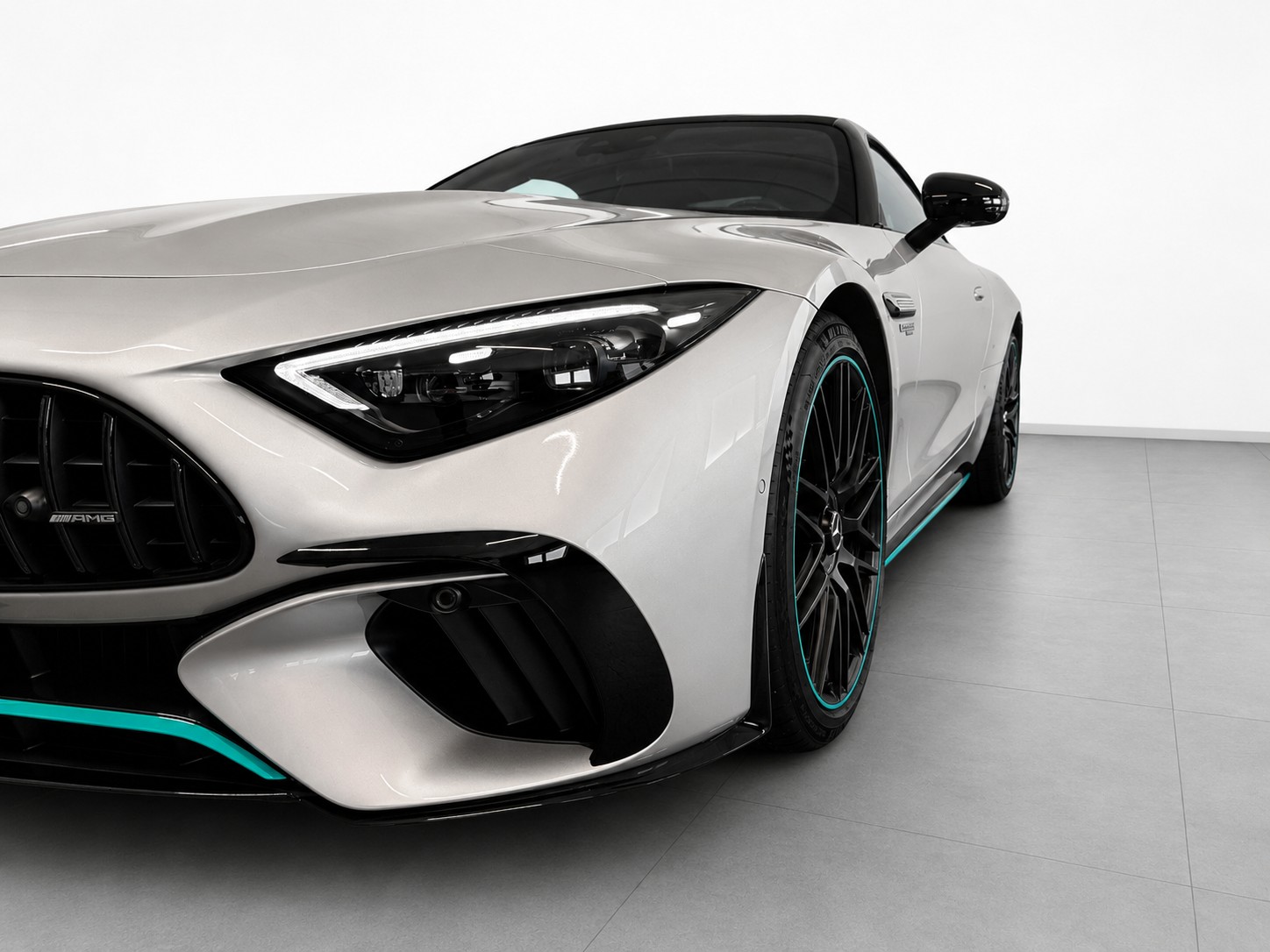 MERCEDES-BENZ AMG SL 63 4M Speedshift MCT Limitiertes Modell – weltweit nur 100 Einheiten-showroom-element-3