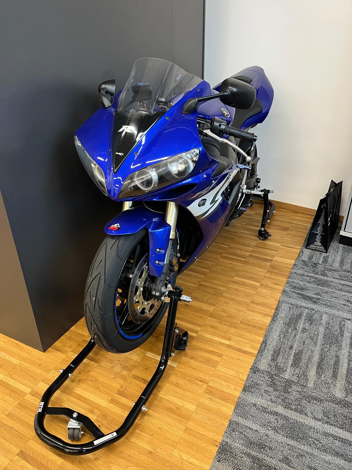 YAMAHA YZF-R1-image-2