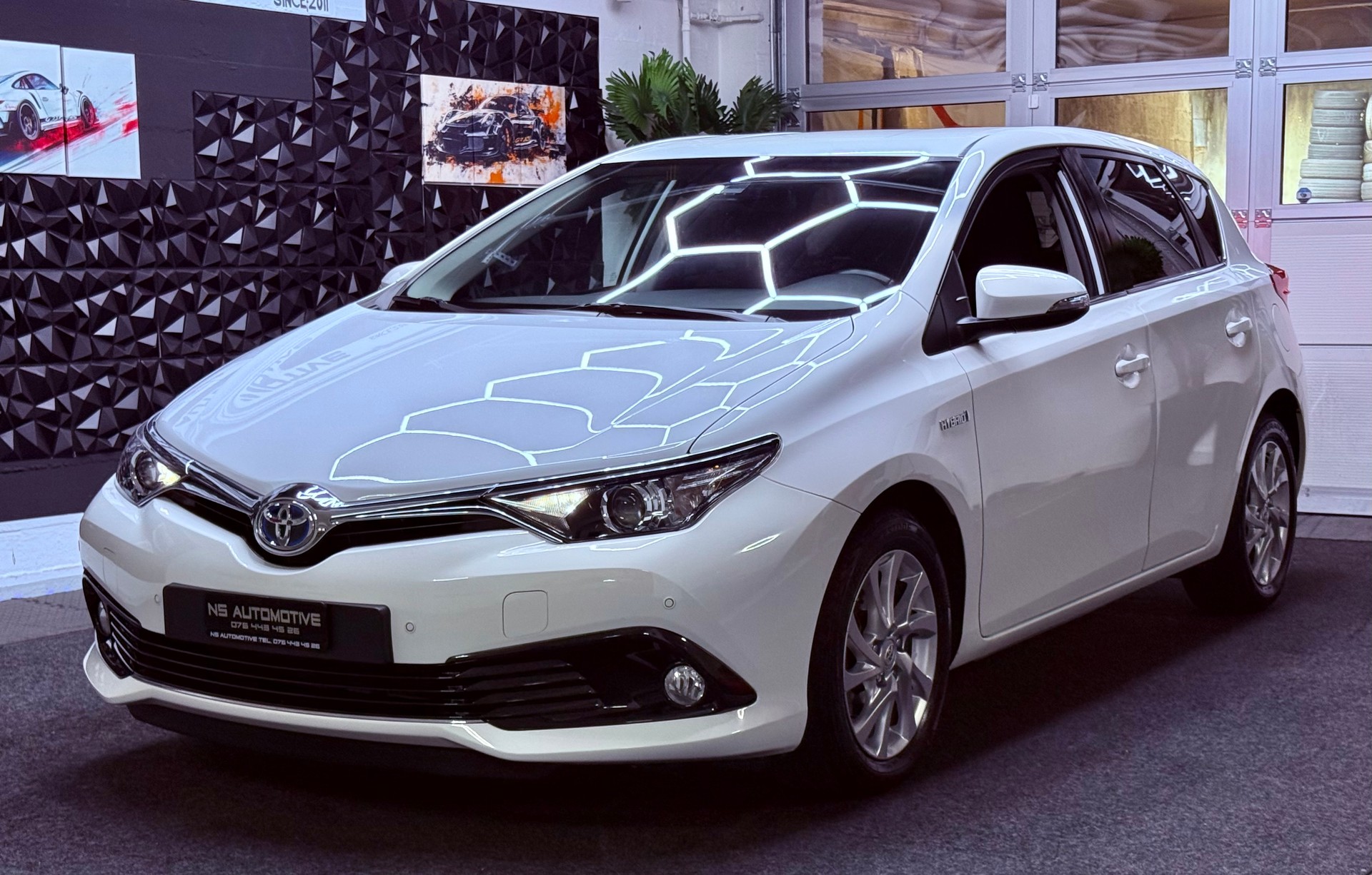 TOYOTA Auris 1.8 HSD Trend e-CVT