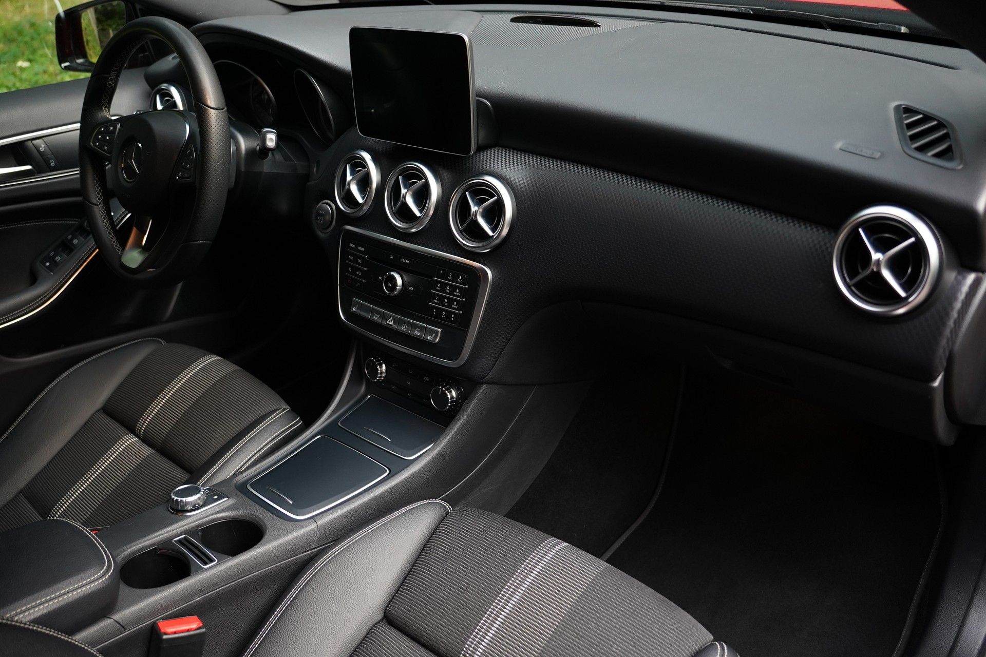 MERCEDES-BENZ A 200 Urban 7G-DCT-image-29