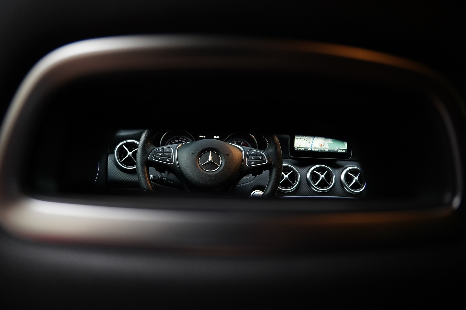 MERCEDES-BENZ A 200 Urban 7G-DCT-image-27