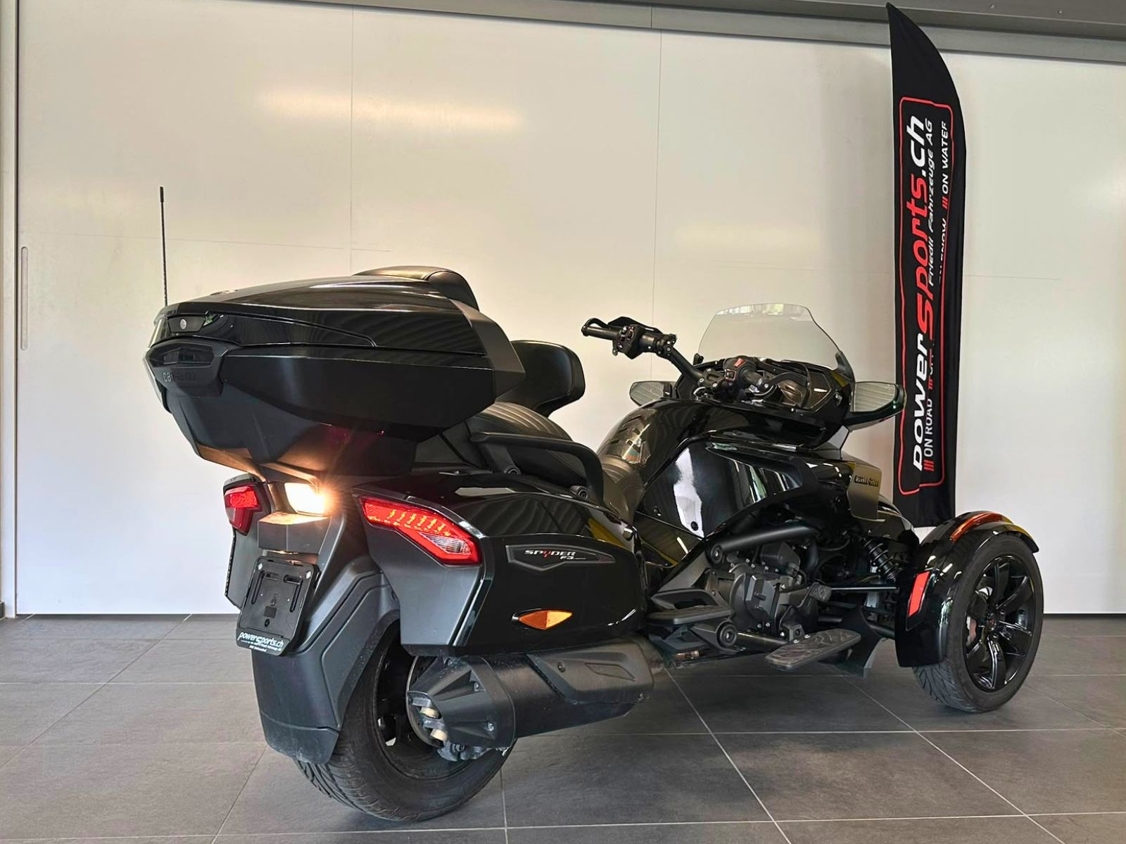 CAN-AM Spyder F3-LTD SE6 dark-image-6