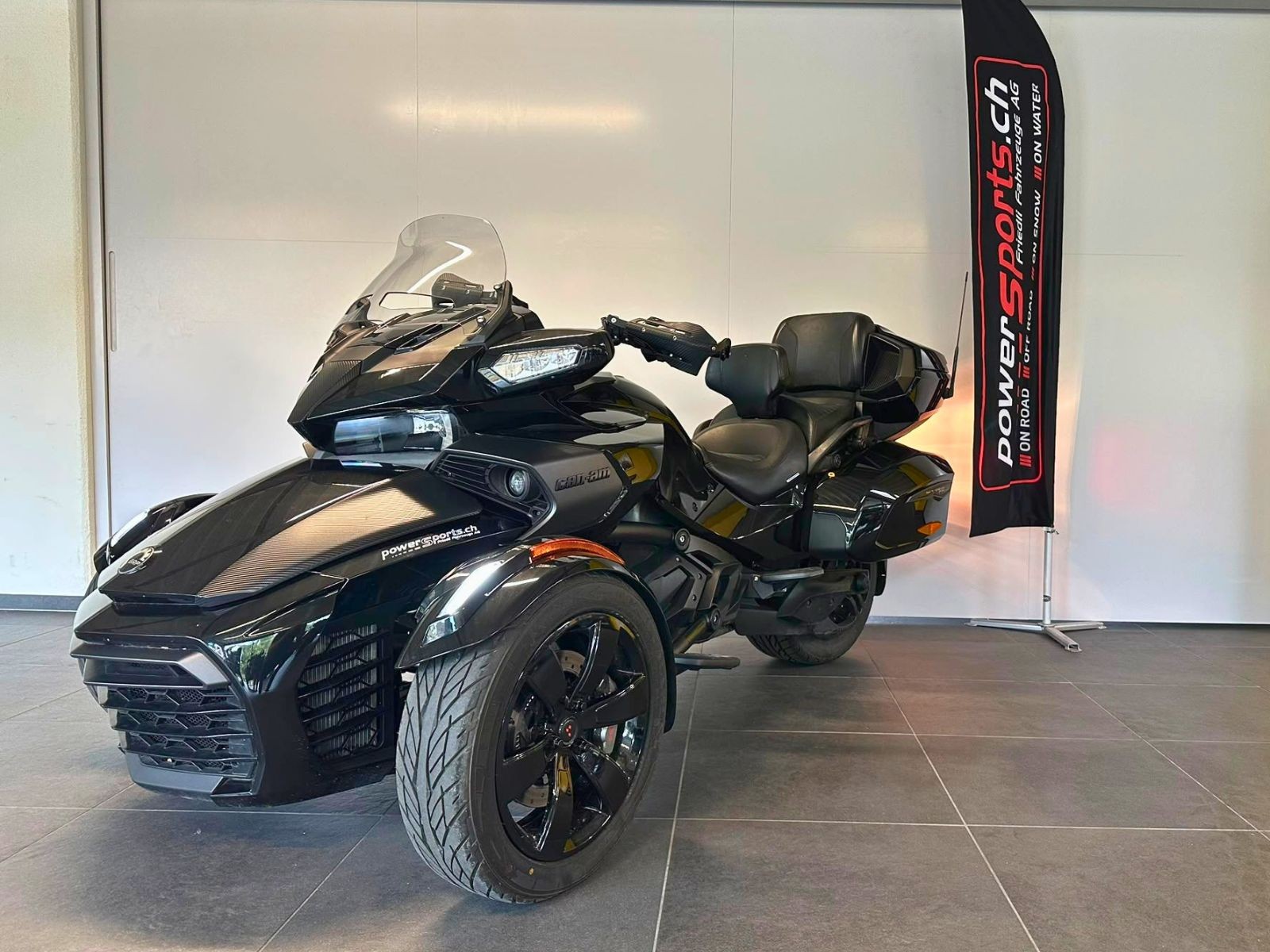 CAN-AM Spyder F3-LTD SE6 dark-image-2