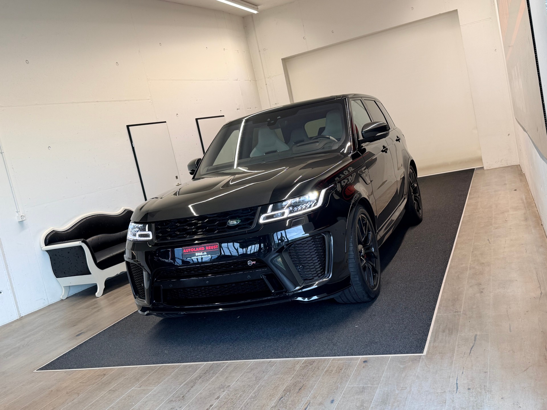 LAND ROVER Range Rover Sport 575 5.0 V8 S/C SVR Carbon Automatic-showroom-element-2