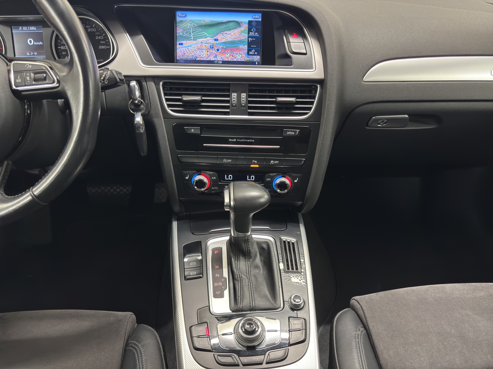 AUDI A4 allroad 3.0 TDI quattro S-tronic-image-13