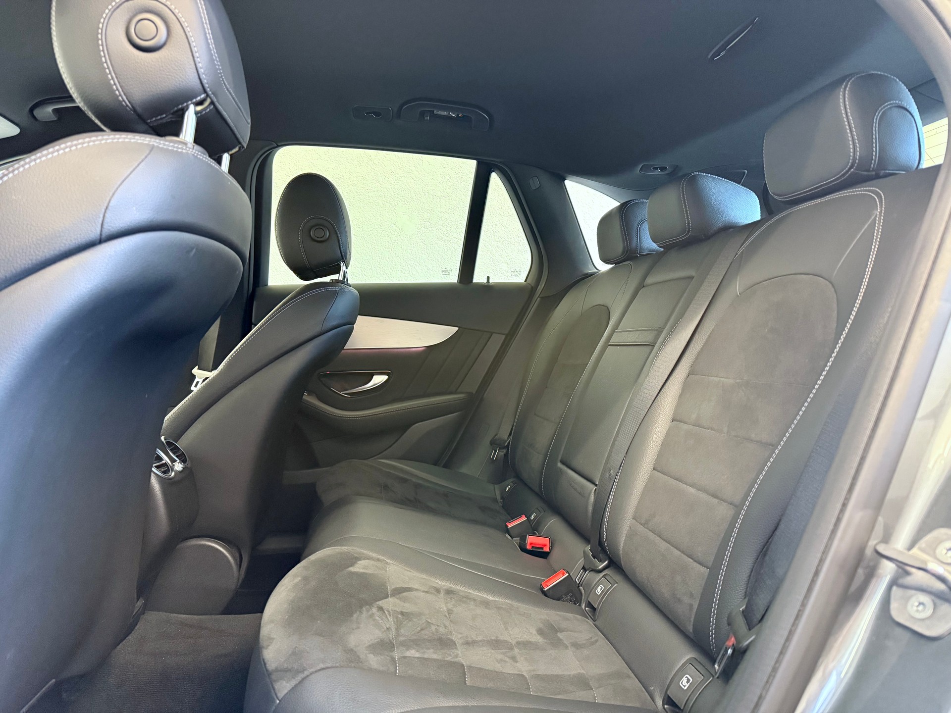 MERCEDES-BENZ GLC 300 4Matic AMG Line 9G-Tronic-image-19