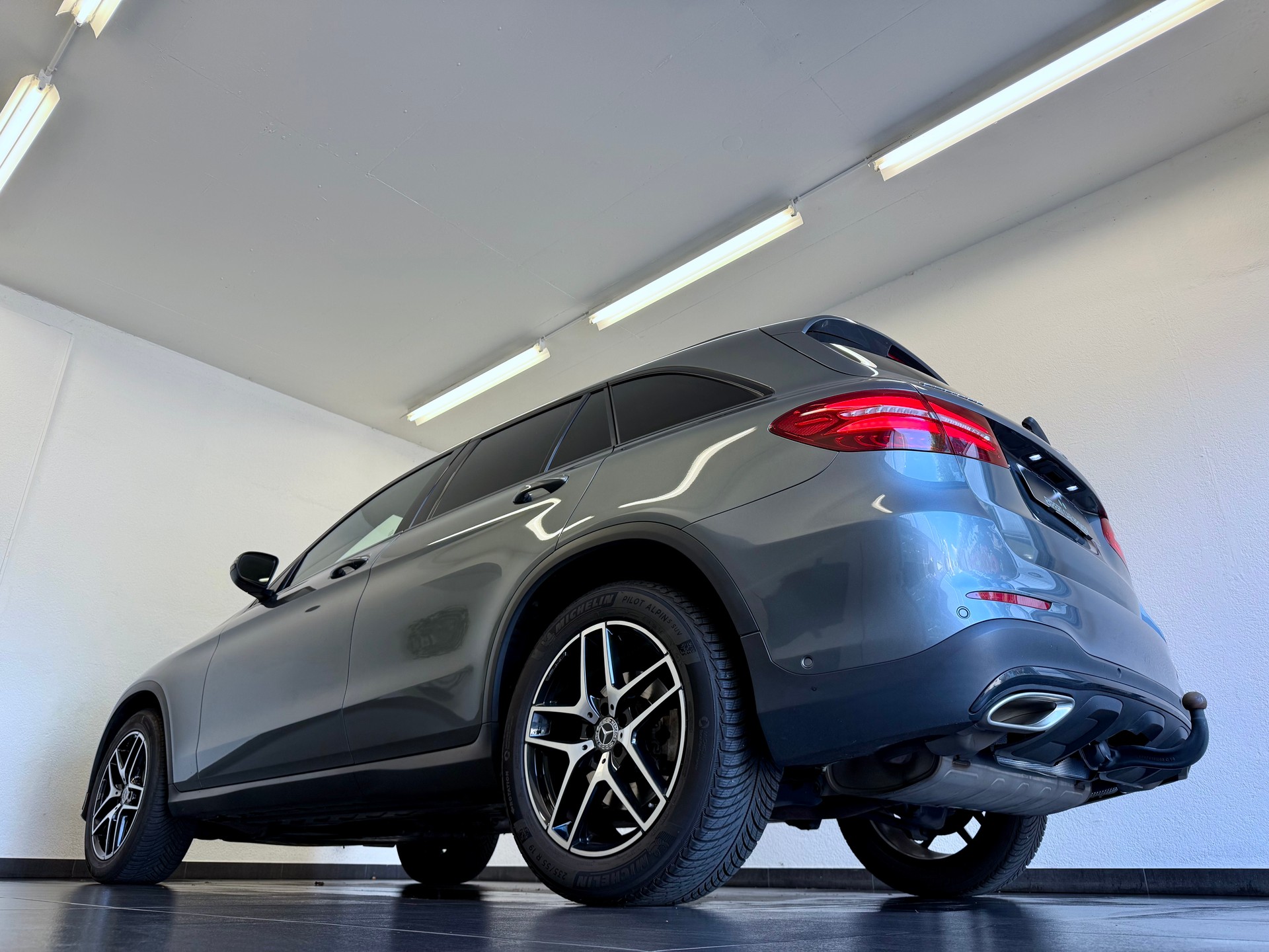 MERCEDES-BENZ GLC 300 4Matic AMG Line 9G-Tronic-image-7