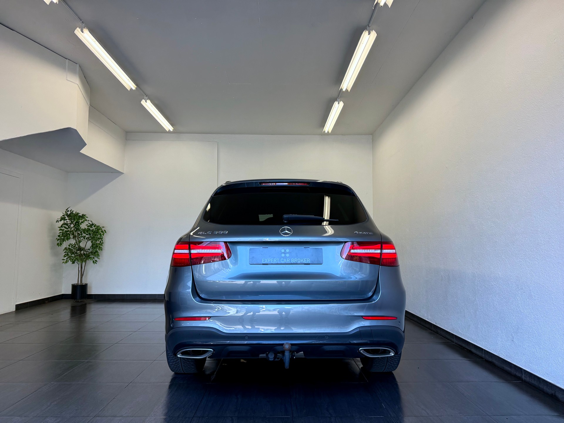 MERCEDES-BENZ GLC 300 4Matic AMG Line 9G-Tronic-image-10