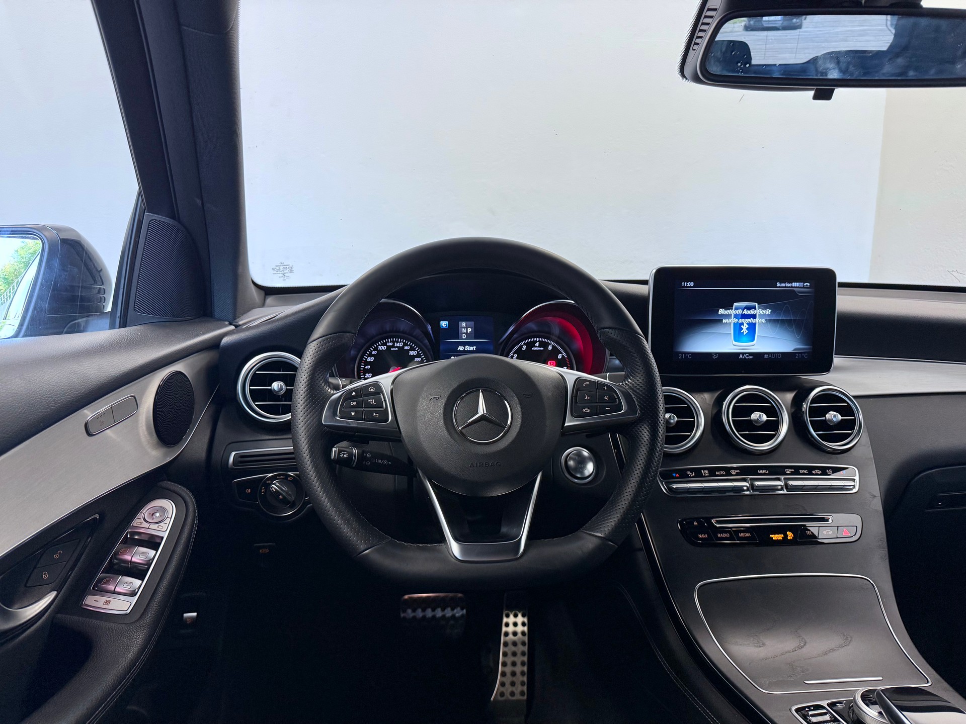MERCEDES-BENZ GLC 300 4Matic AMG Line 9G-Tronic-image-21