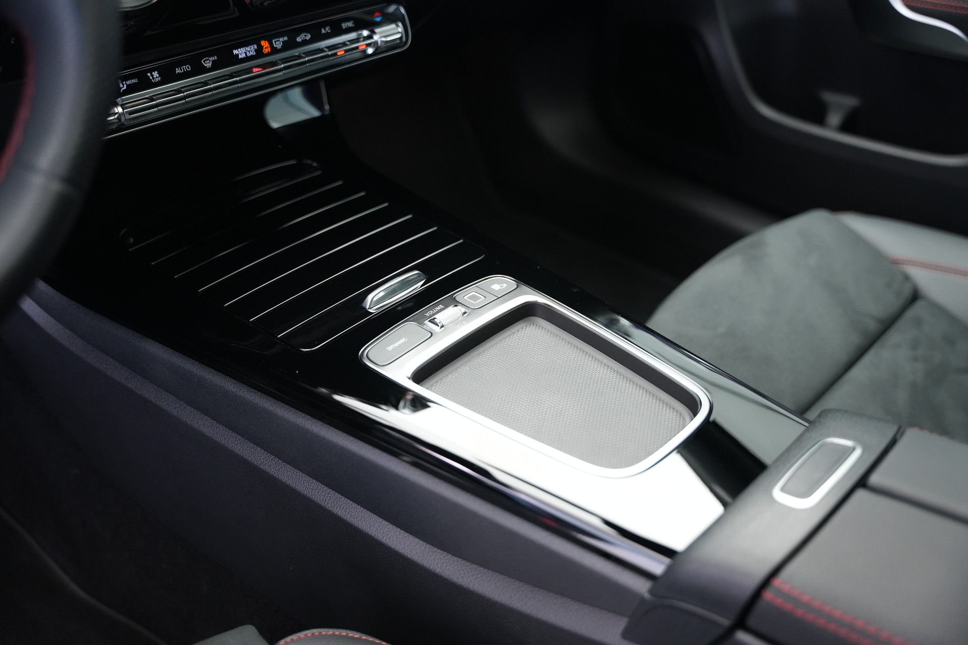 MERCEDES-BENZ A 220 4Matic 8G-DCT *CH-Fahrzeug*-image-21