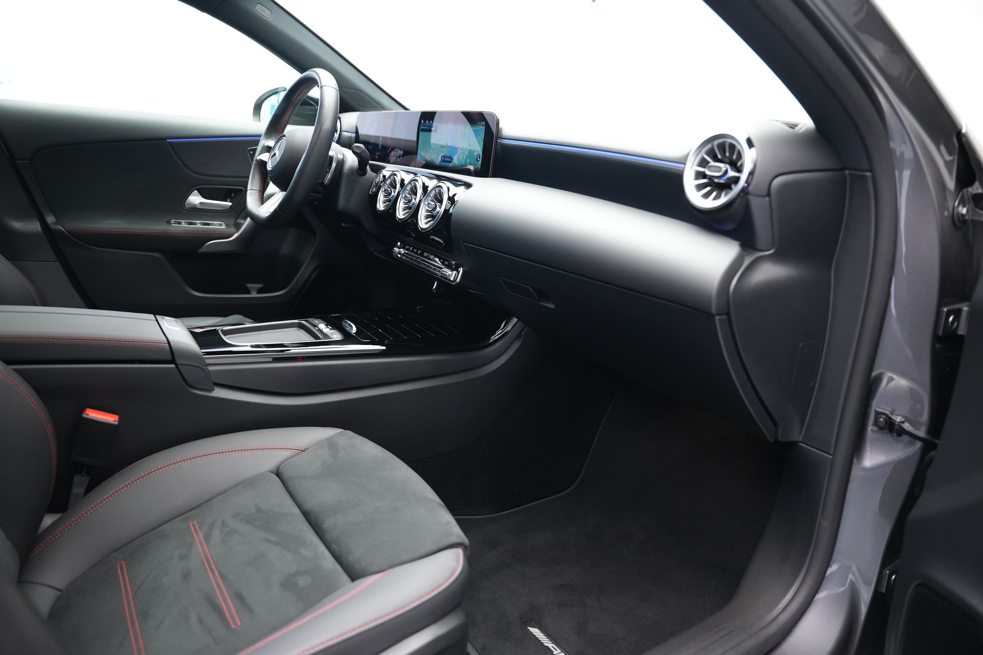 MERCEDES-BENZ A 220 4Matic 8G-DCT *CH-Fahrzeug*-image-11