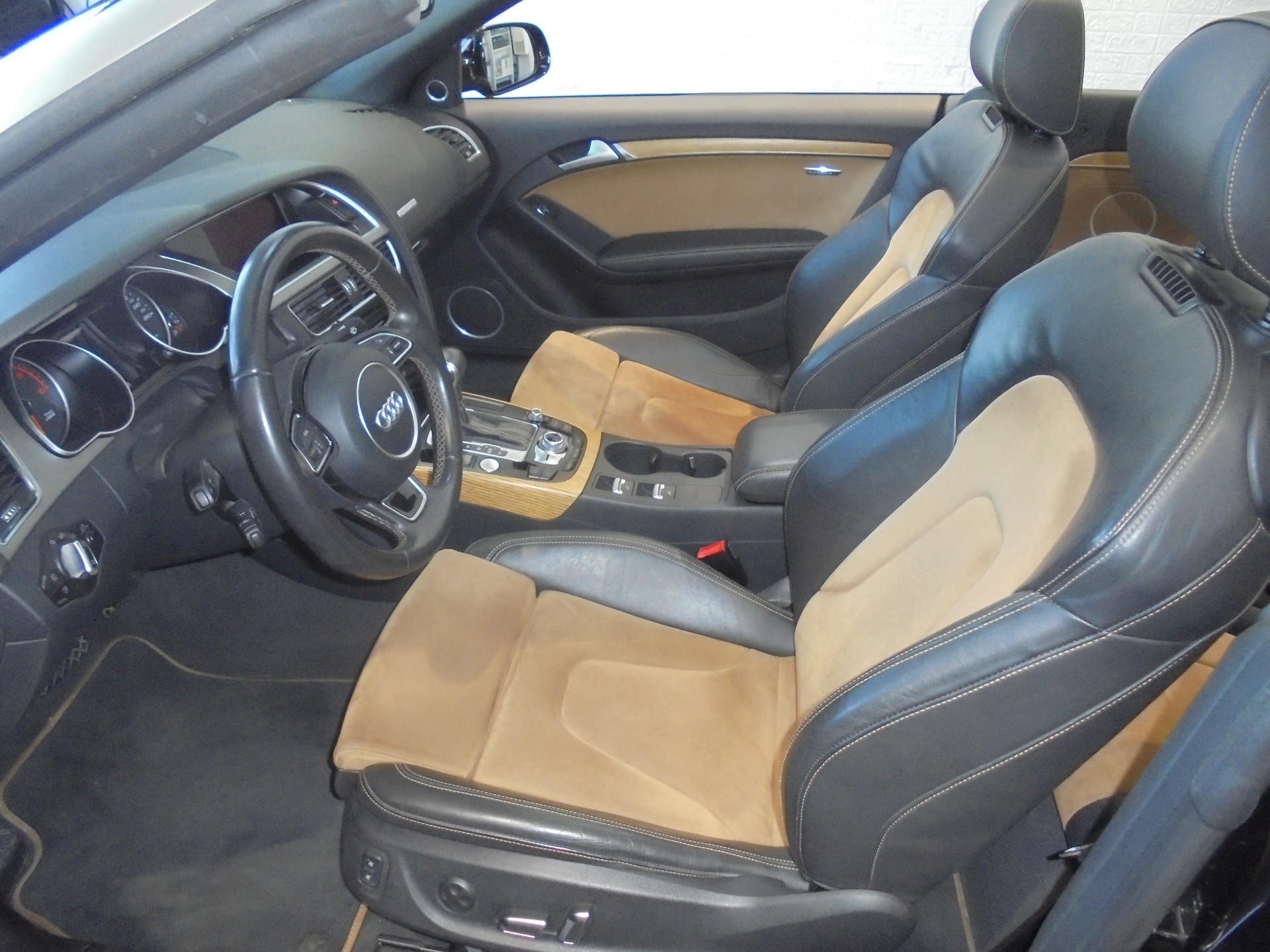 AUDI A5 Cabriolet 3.0 TDI quattro S-tronic-image-7
