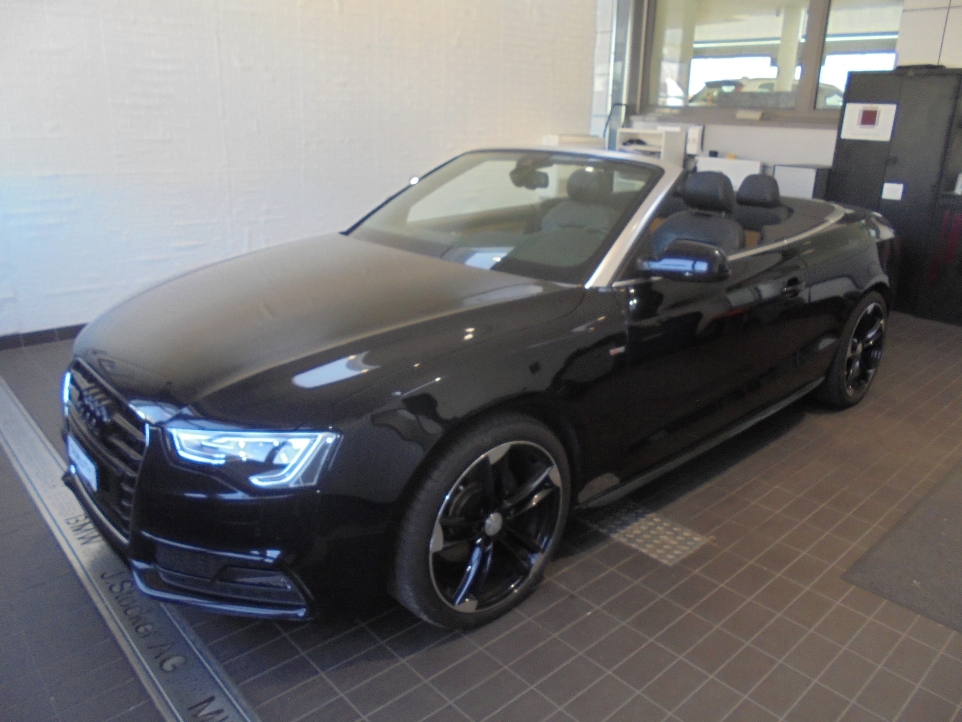 AUDI A5 Cabriolet 3.0 TDI quattro S-tronic-image-1