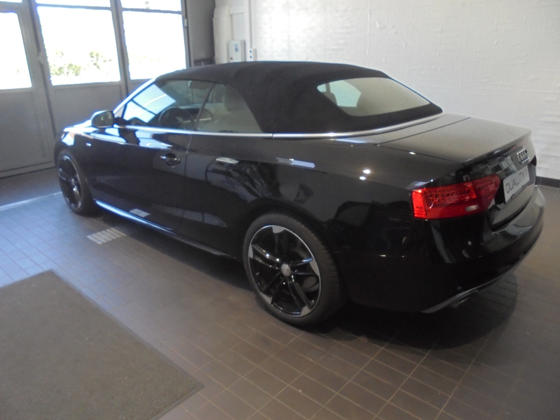AUDI A5 Cabriolet 3.0 TDI quattro S-tronic-image-3