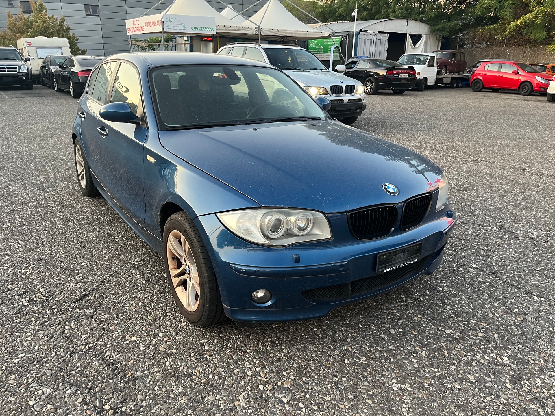 BMW 120i-image-1