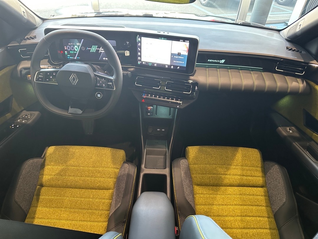 RENAULT R5 E-Tech Comfort Range 52 kWh Iconic Five-image-8