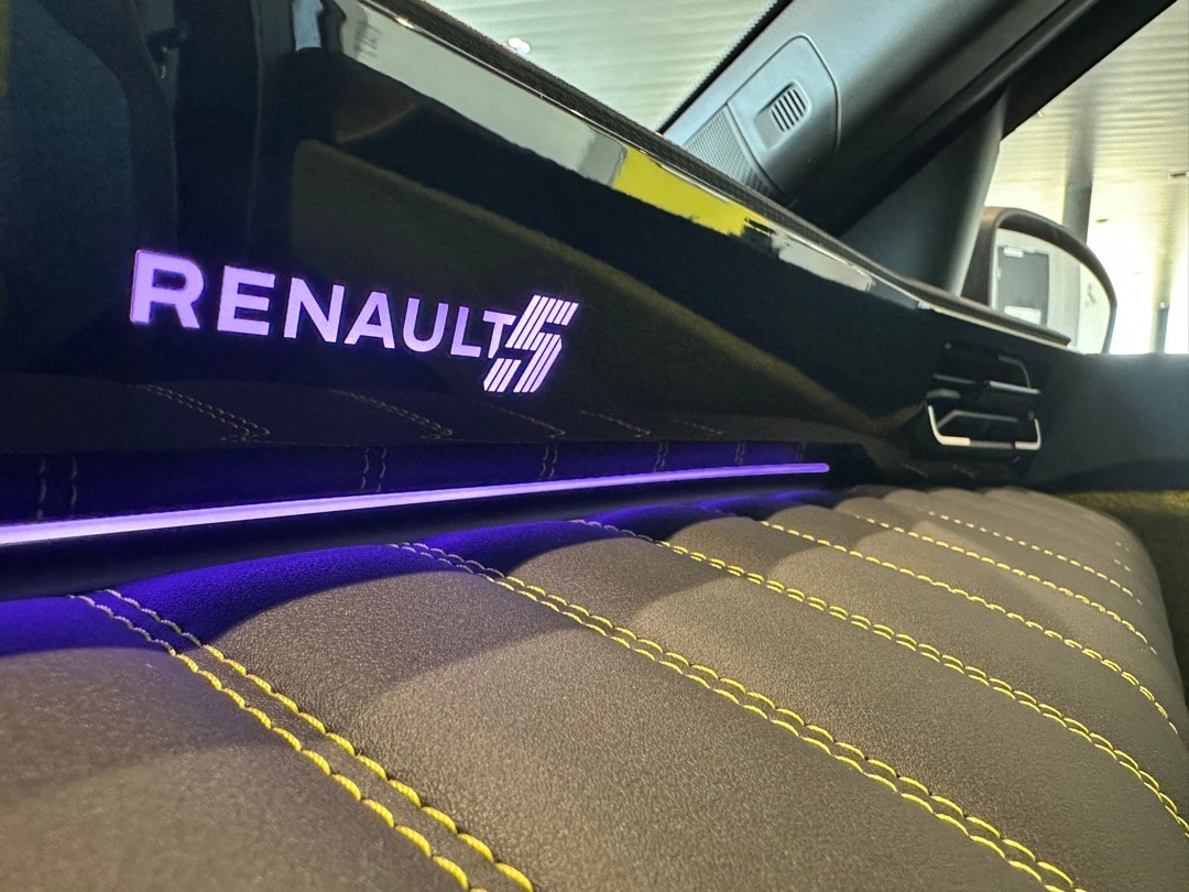 RENAULT R5 E-Tech Comfort Range 52 kWh Iconic Five-image-17