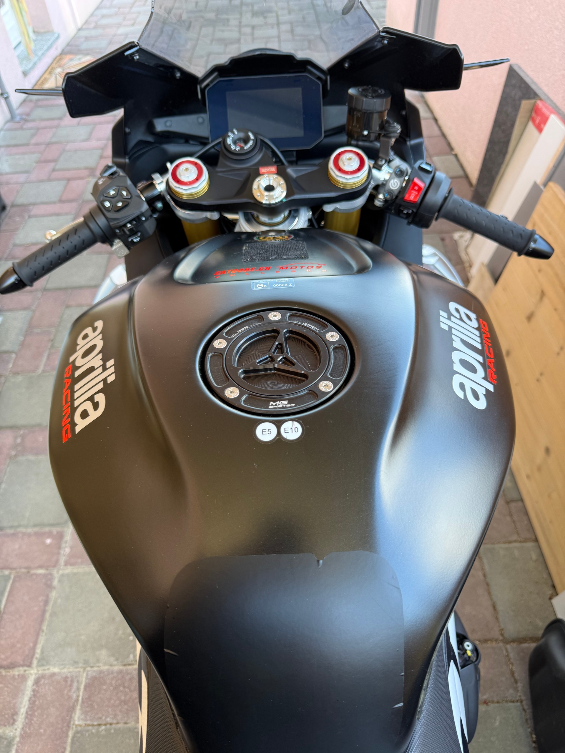 APRILIA RSV4 1100 Factory-image-6