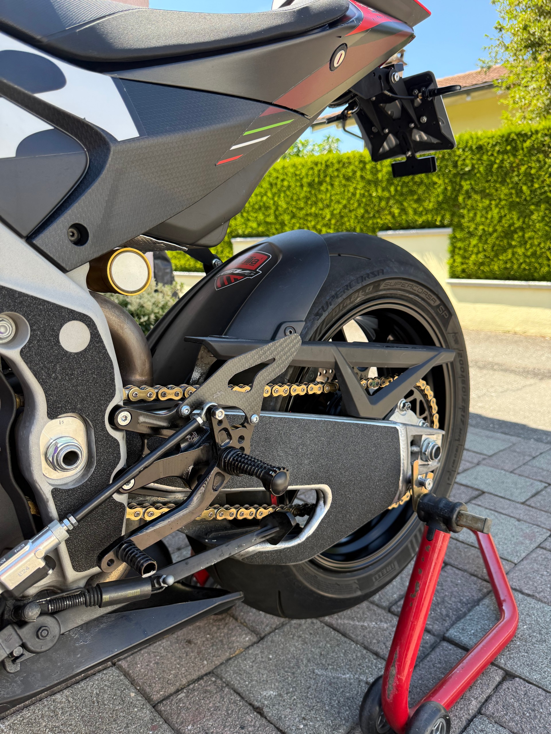 APRILIA RSV4 1100 Factory-image-5