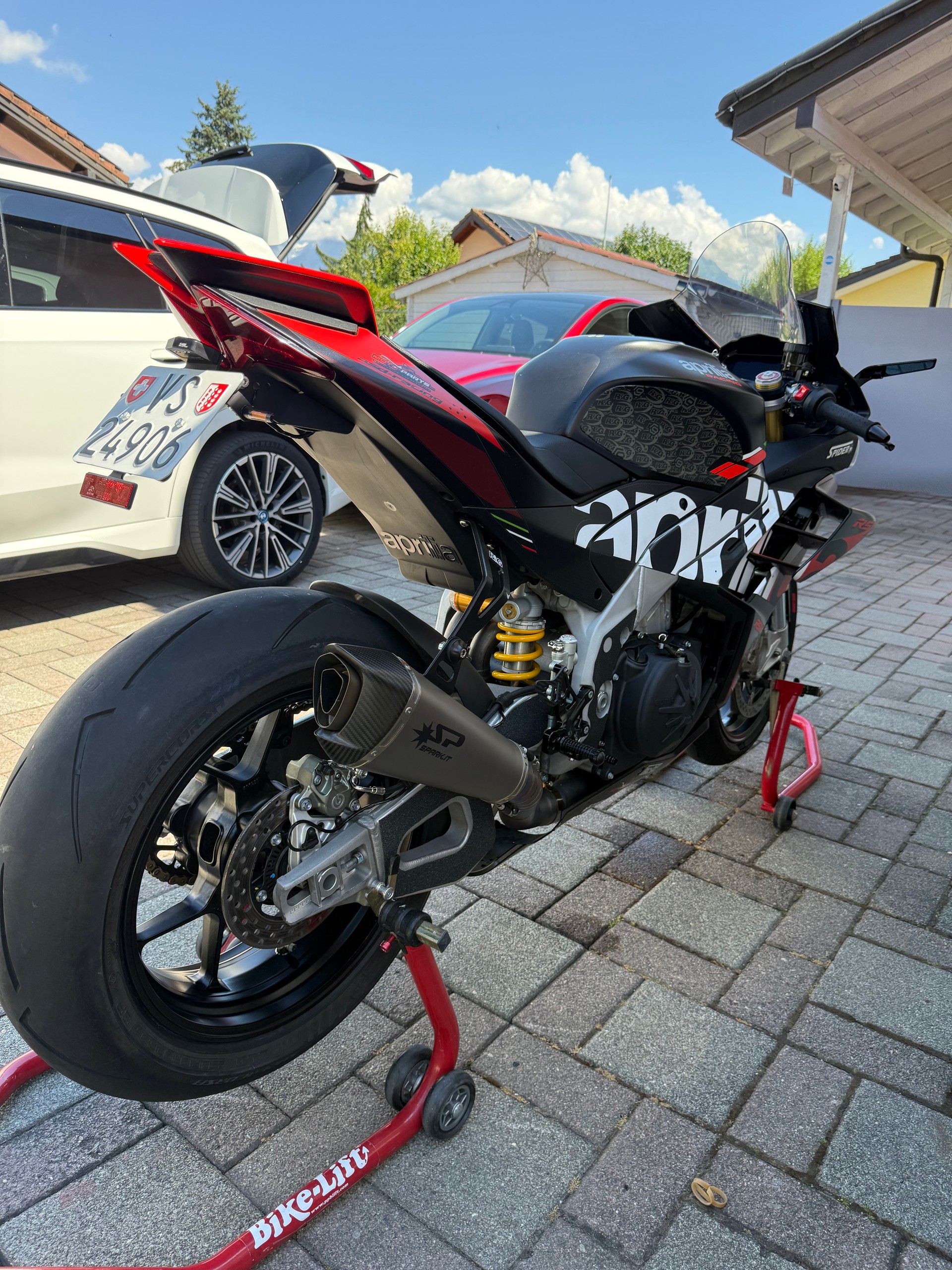 APRILIA RSV4 1100 Factory-image-2