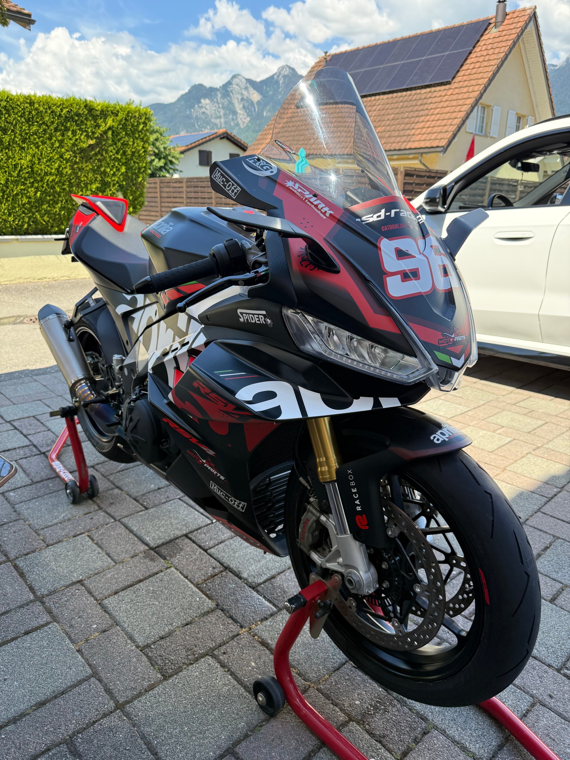 APRILIA RSV4 1100 Factory-image-1