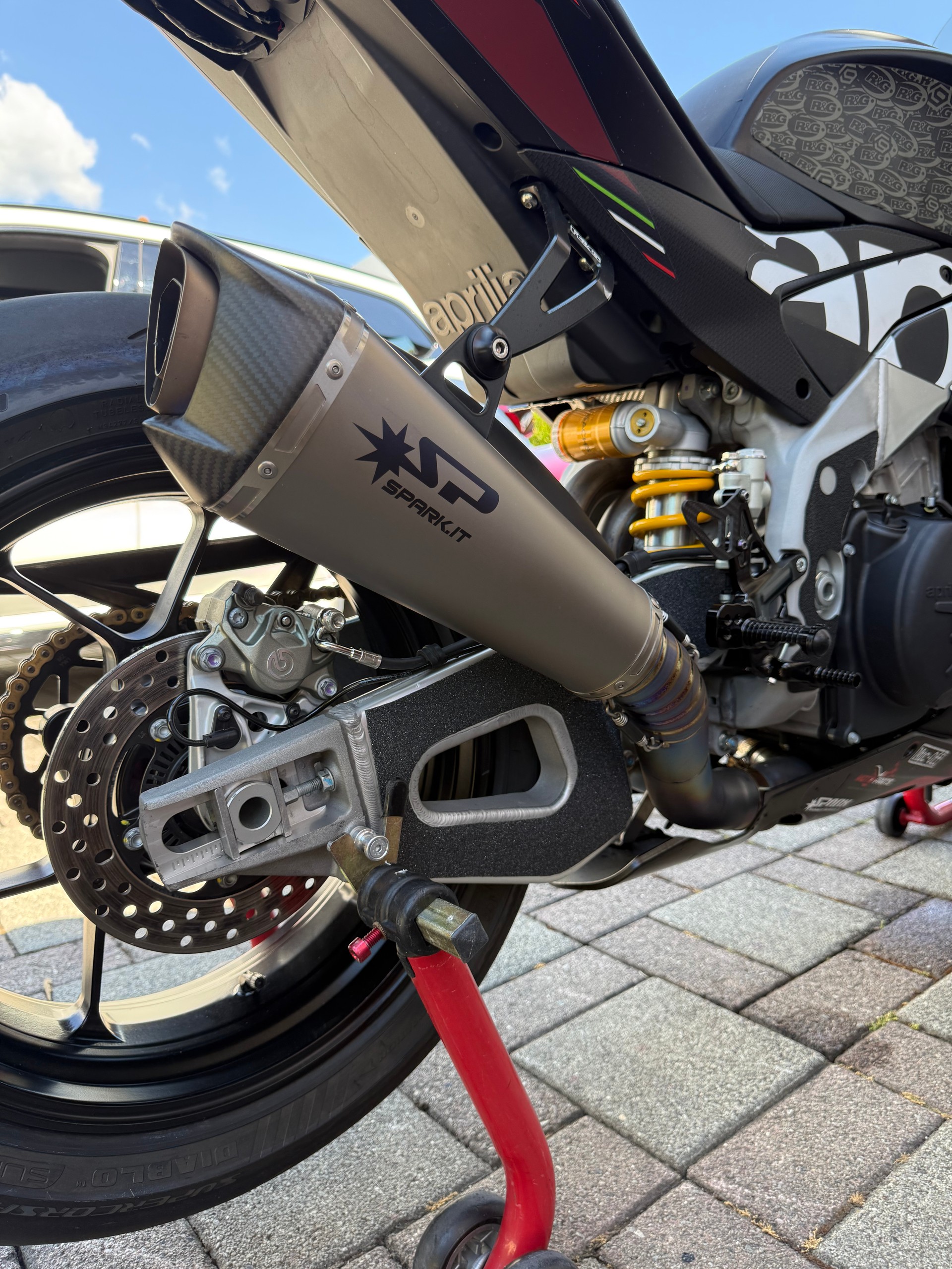 APRILIA RSV4 1100 Factory-image-3
