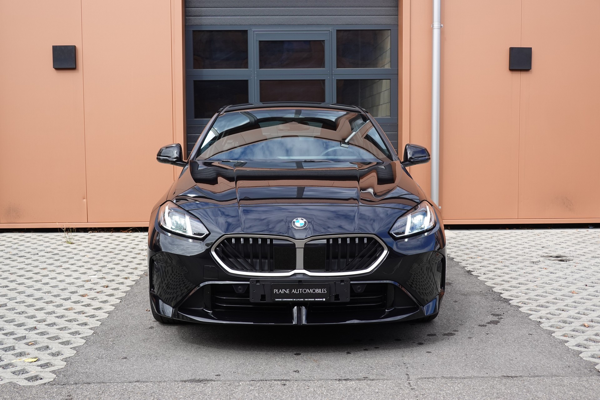 BMW 120i M Sport Steptronic - "LEASING DES 2,9% * Caméra Recul + Capteurs * Drive Select * Cuir/Alcantara"-showroom-element-1