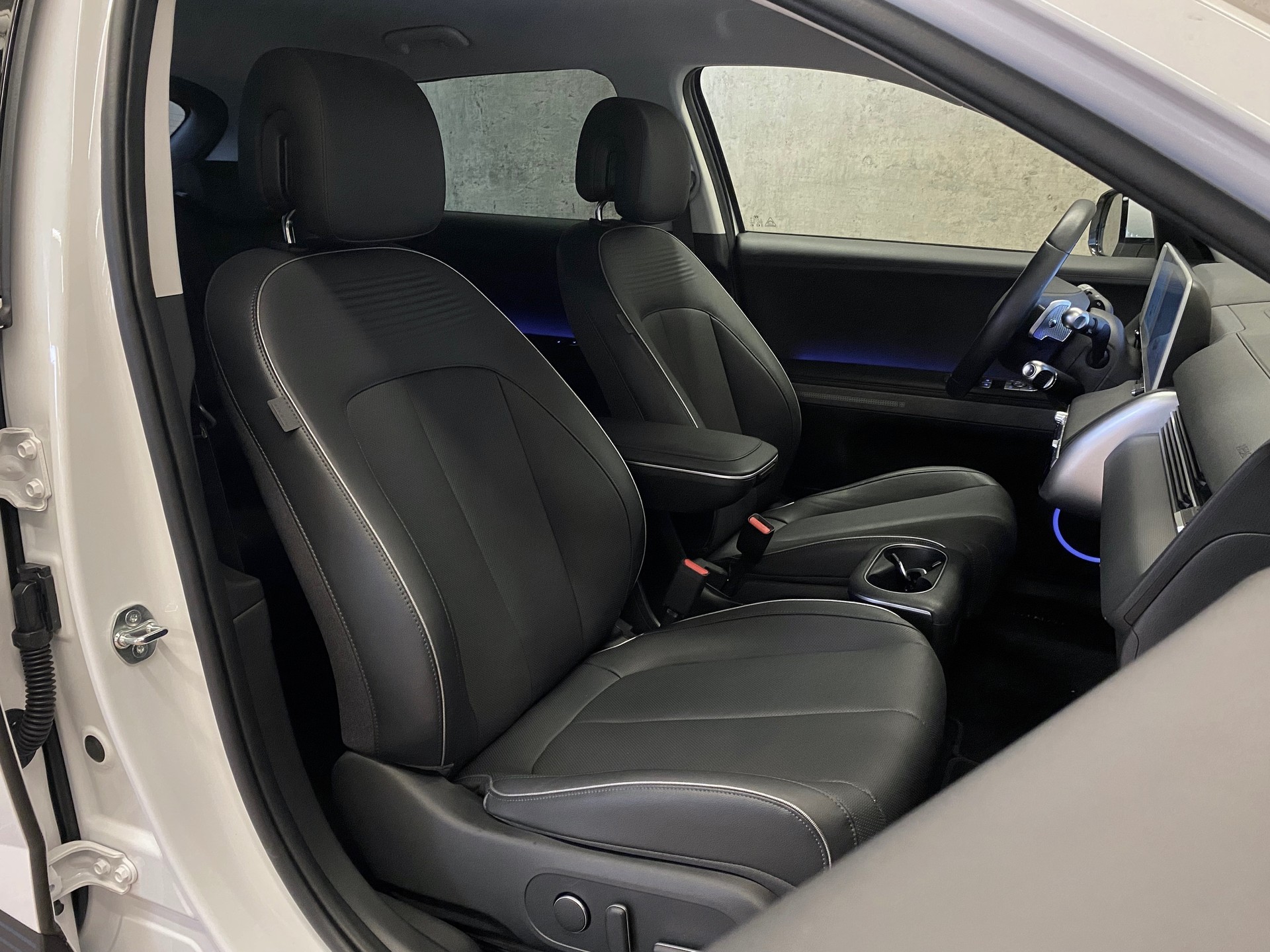 HYUNDAI Ioniq 5 *77kWh*Swiss*Amplia*2WD*Wärmepumpe*-image-18