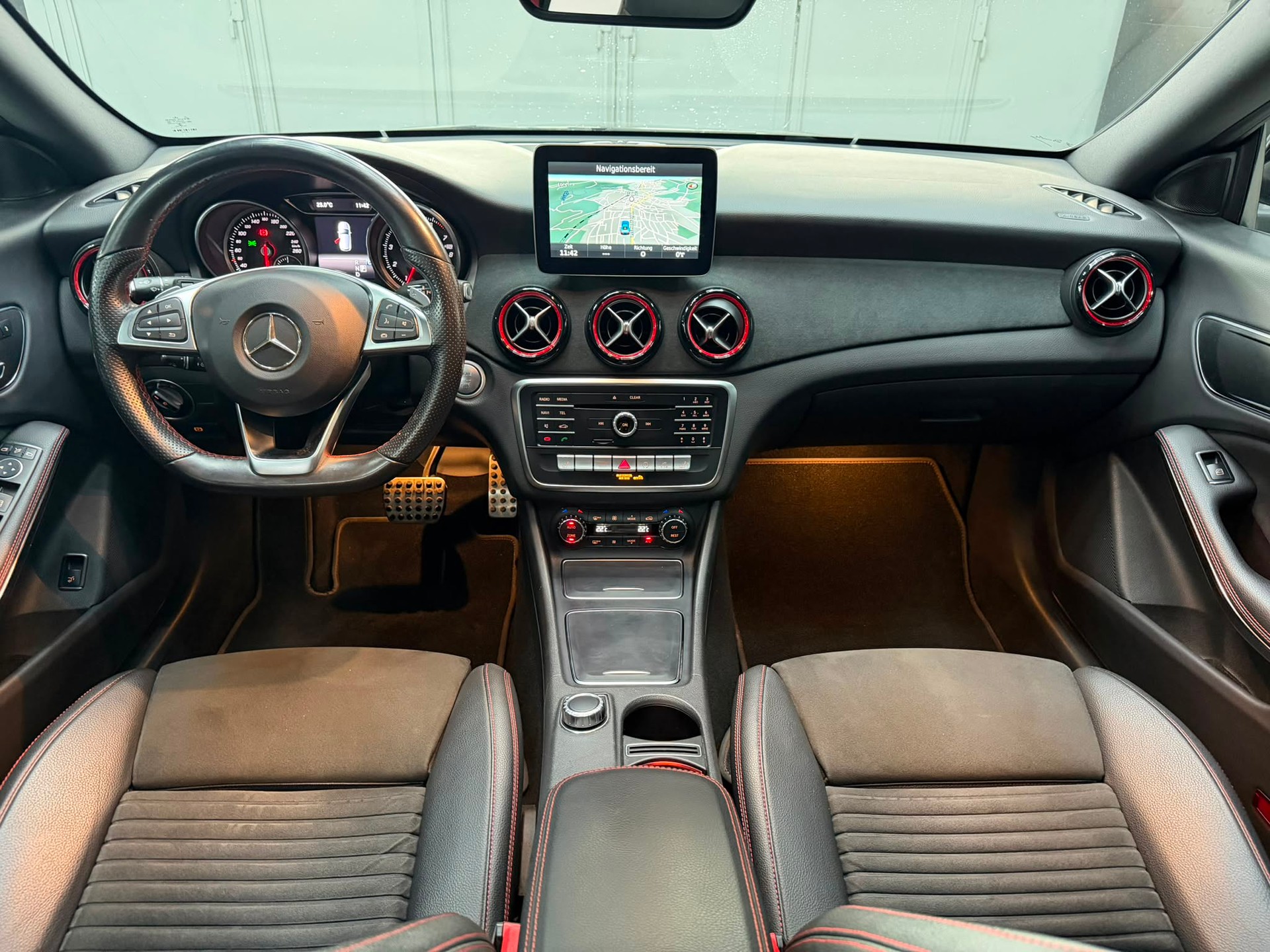 MERCEDES-BENZ CLA Shooting Brake 250 Sport 4Matic 7G-DCT-image-4