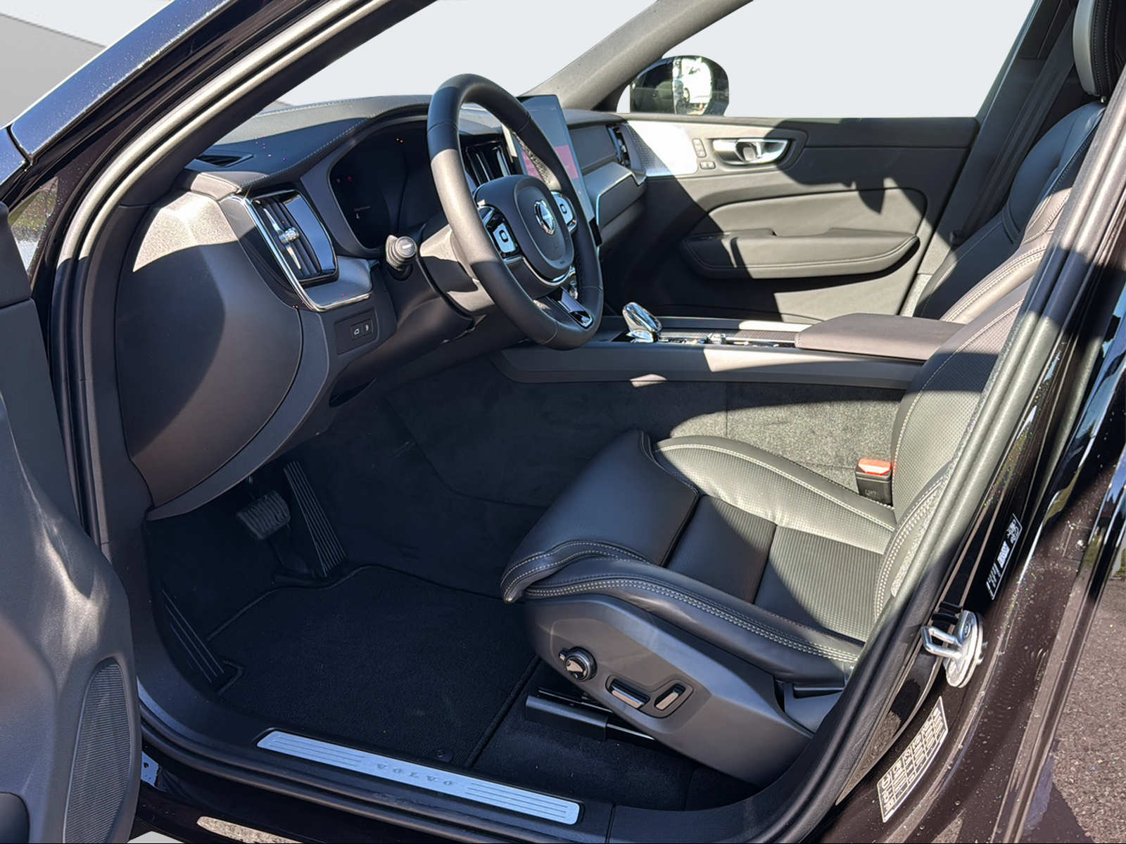 VOLVO XC60 2.0 T8 TE Black Edition eAWD-image-9