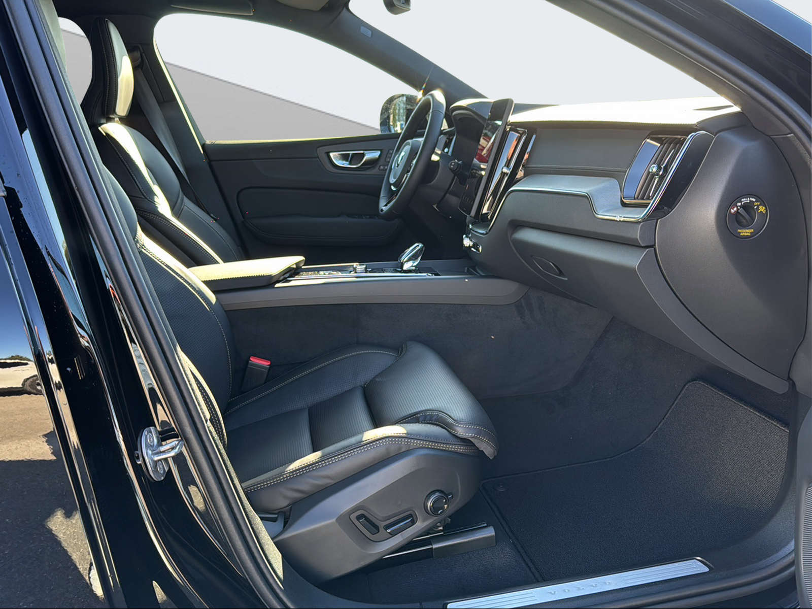 VOLVO XC60 2.0 T8 TE Black Edition eAWD-image-14