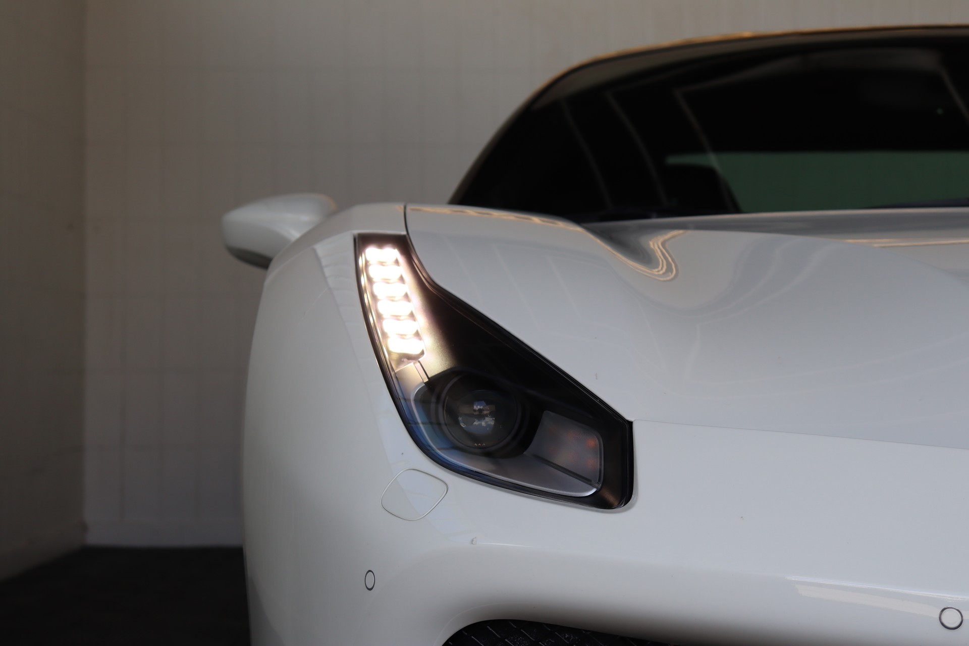 FERRARI 488 GTB 3.9 V8-showroom-element-3