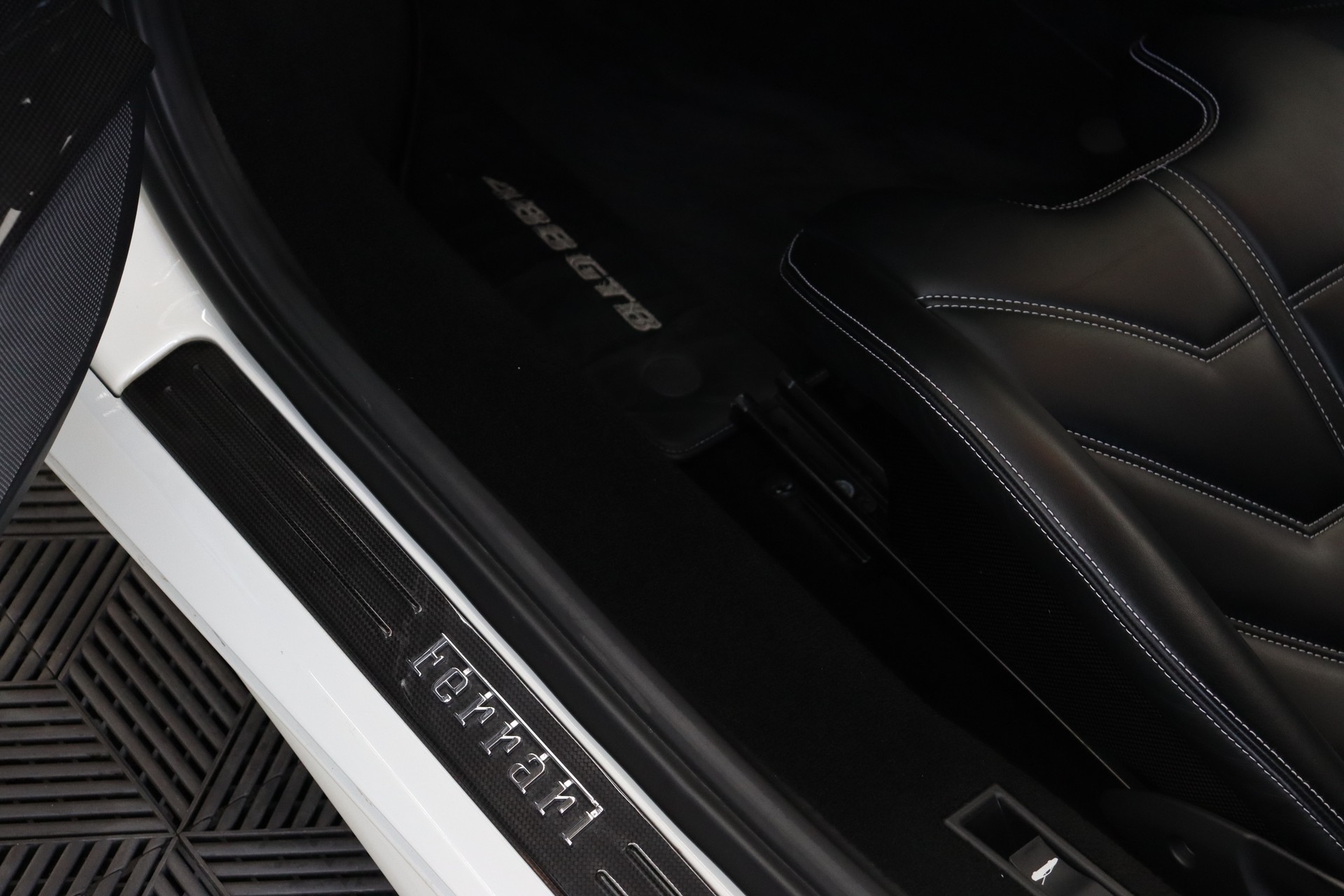FERRARI 488 GTB 3.9 V8-image-18