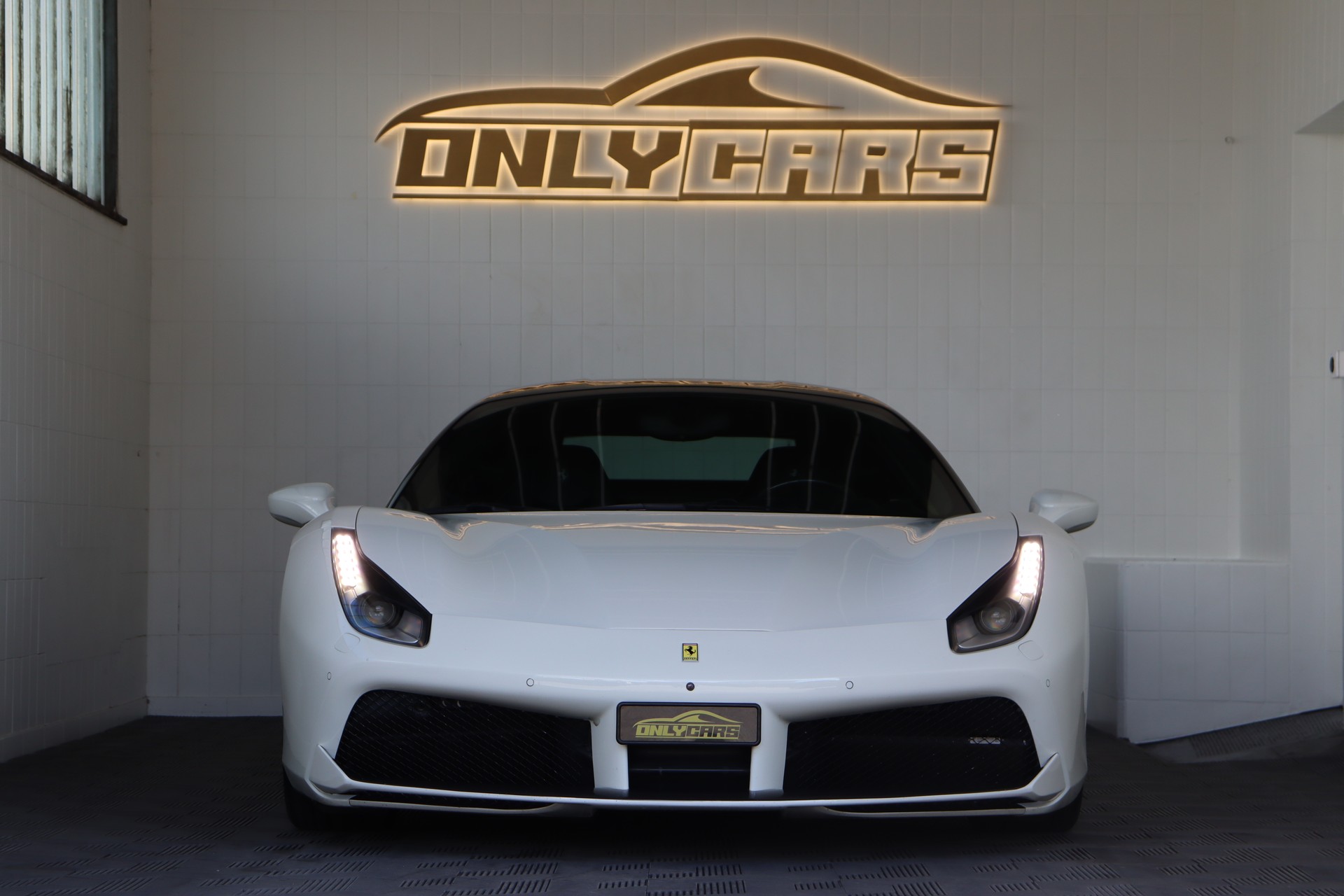 FERRARI 488 GTB 3.9 V8-showroom-element-1