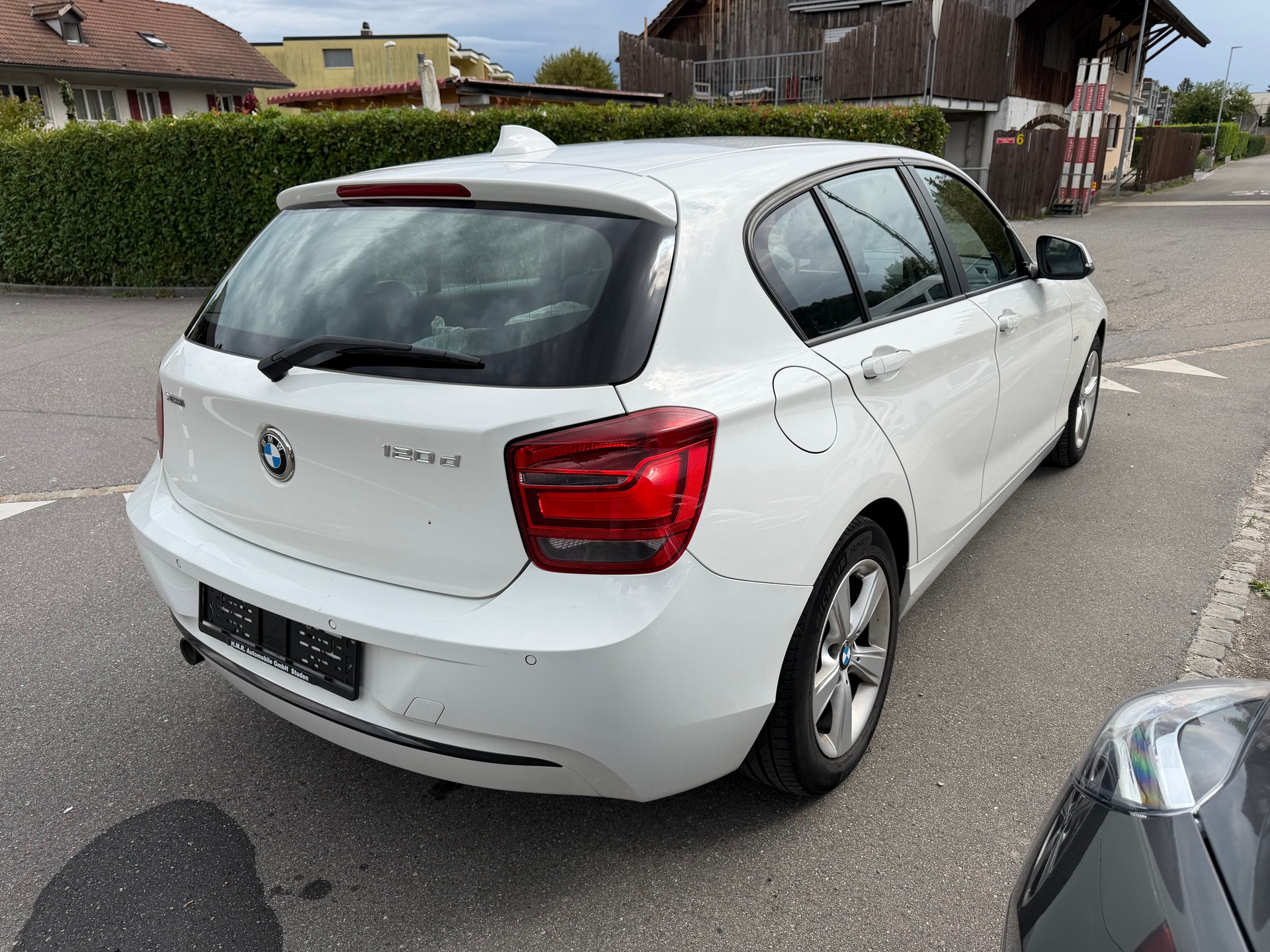 BMW 120d xDrive Sport Line-b5b-showroom-element-2