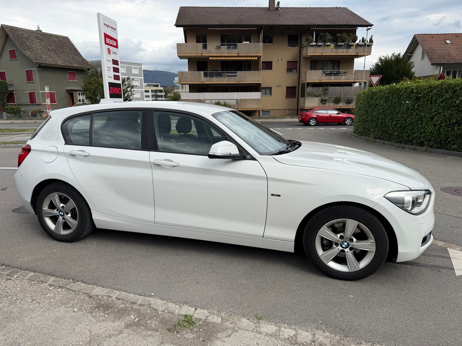 BMW 120d xDrive Sport Line-b5b-showroom-element-3