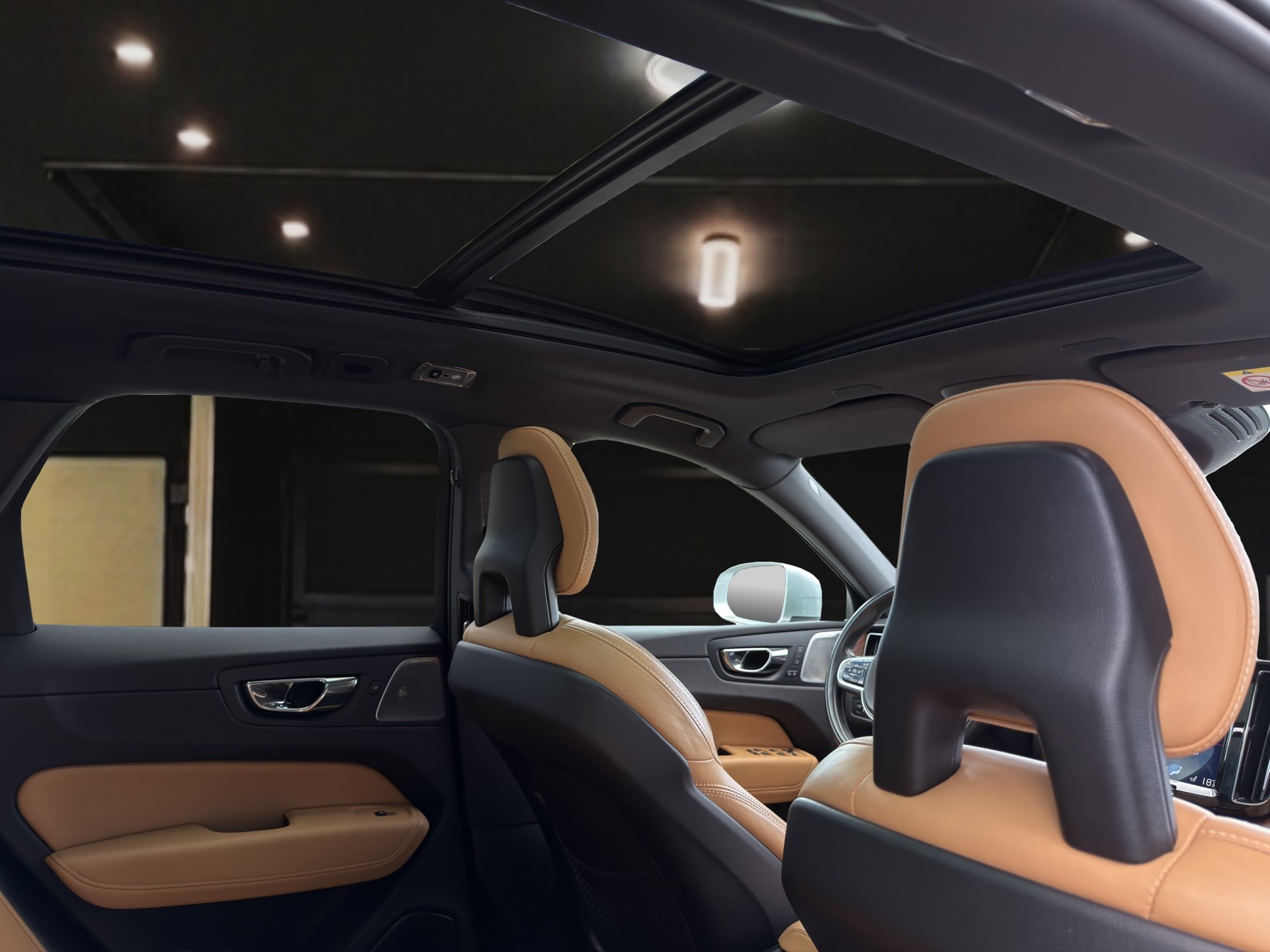 VOLVO XC60 2.0 D5 Inscription AWD-image-10