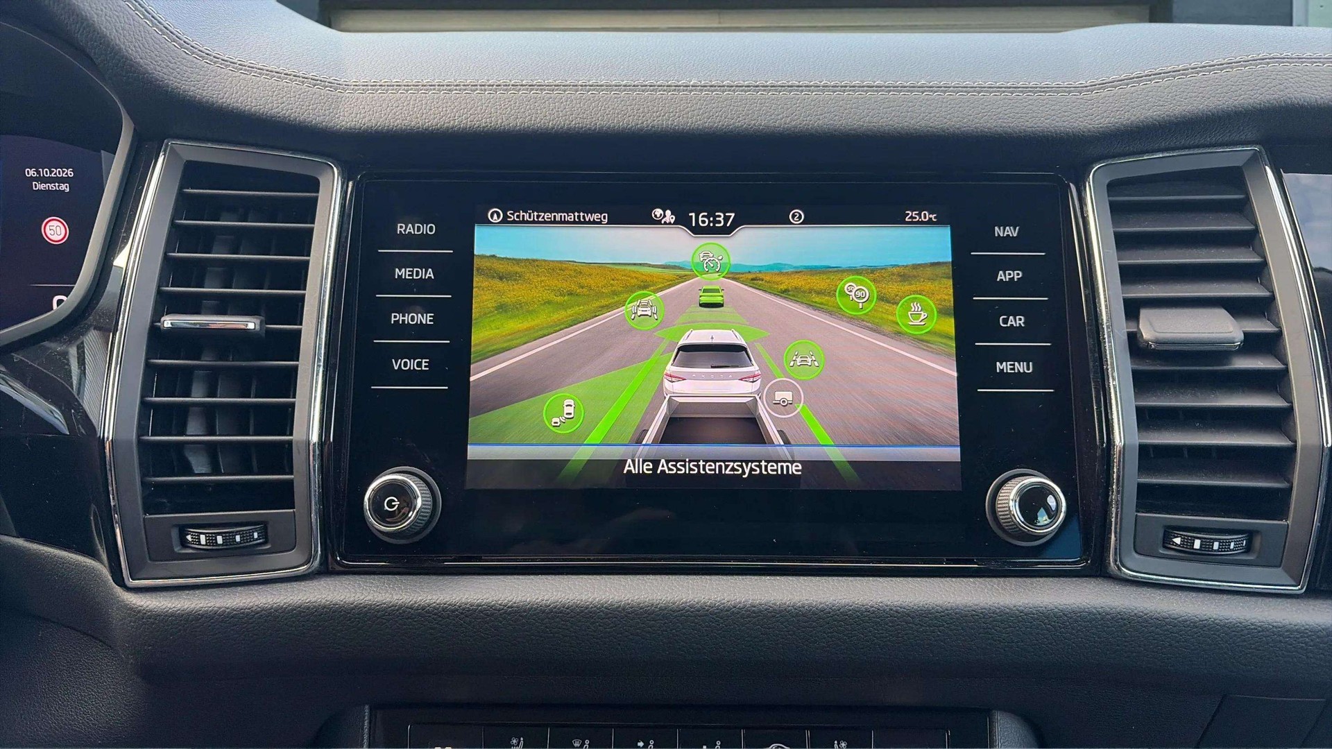 SKODA Kodiaq 2.0 TDI CR L&K 4x4 DSG 200PS mit AHK & 360° Kameras-image-17