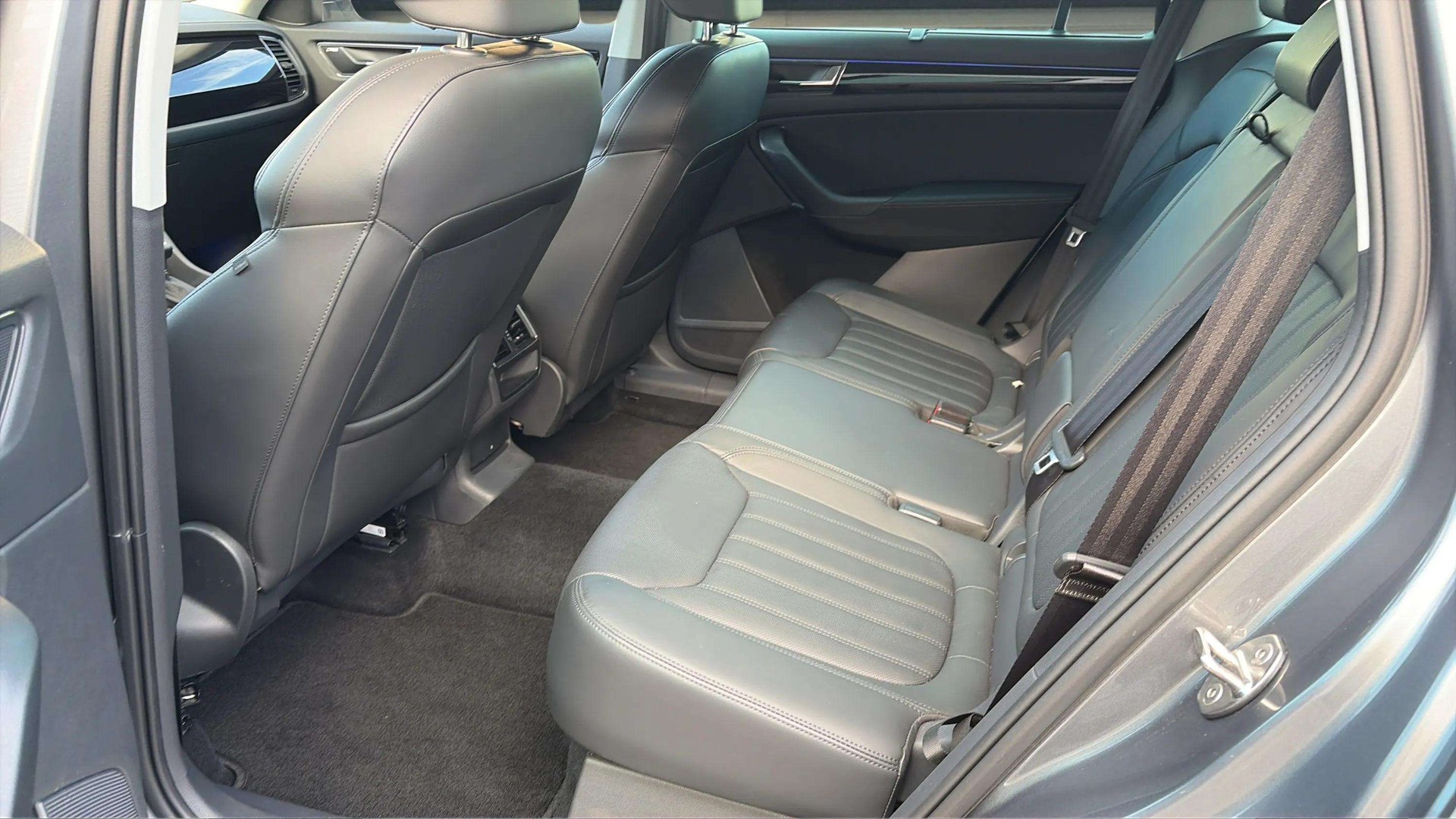 SKODA Kodiaq 2.0 TDI CR L&K 4x4 DSG 200PS mit AHK & 360° Kameras-image-12