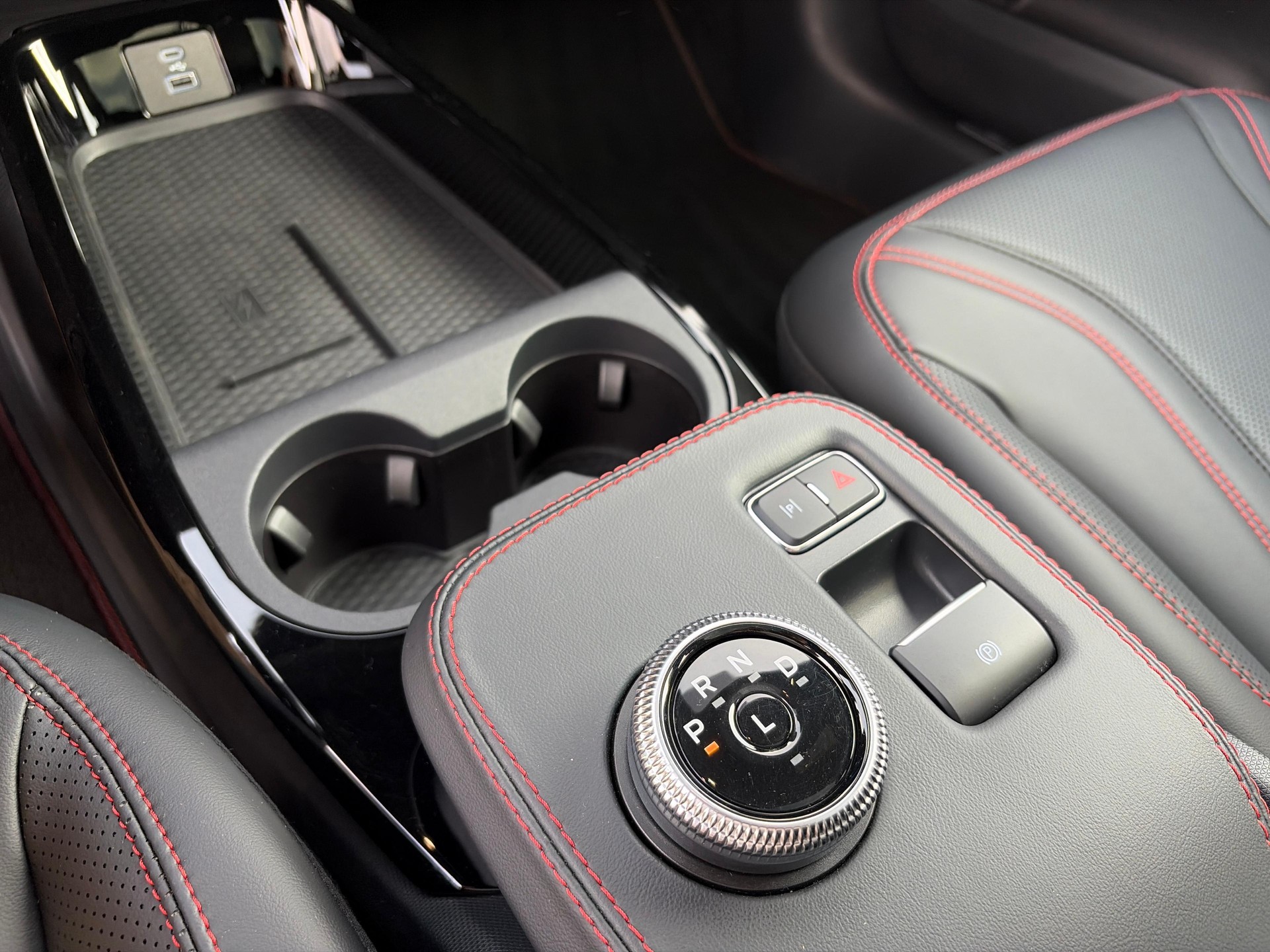 FORD Mustang Mach-E Standard AWD-image-18