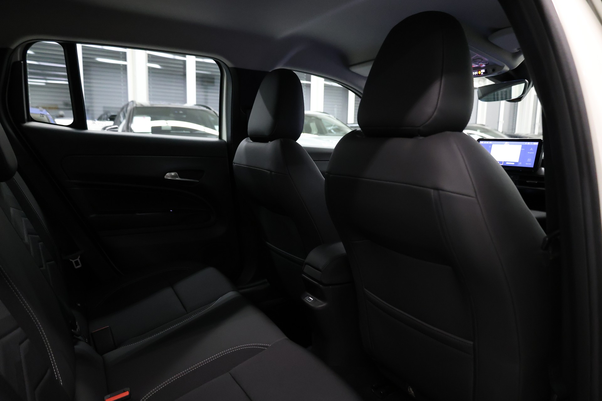 JEEP Avenger 1.2 Turbo Altitude-image-30