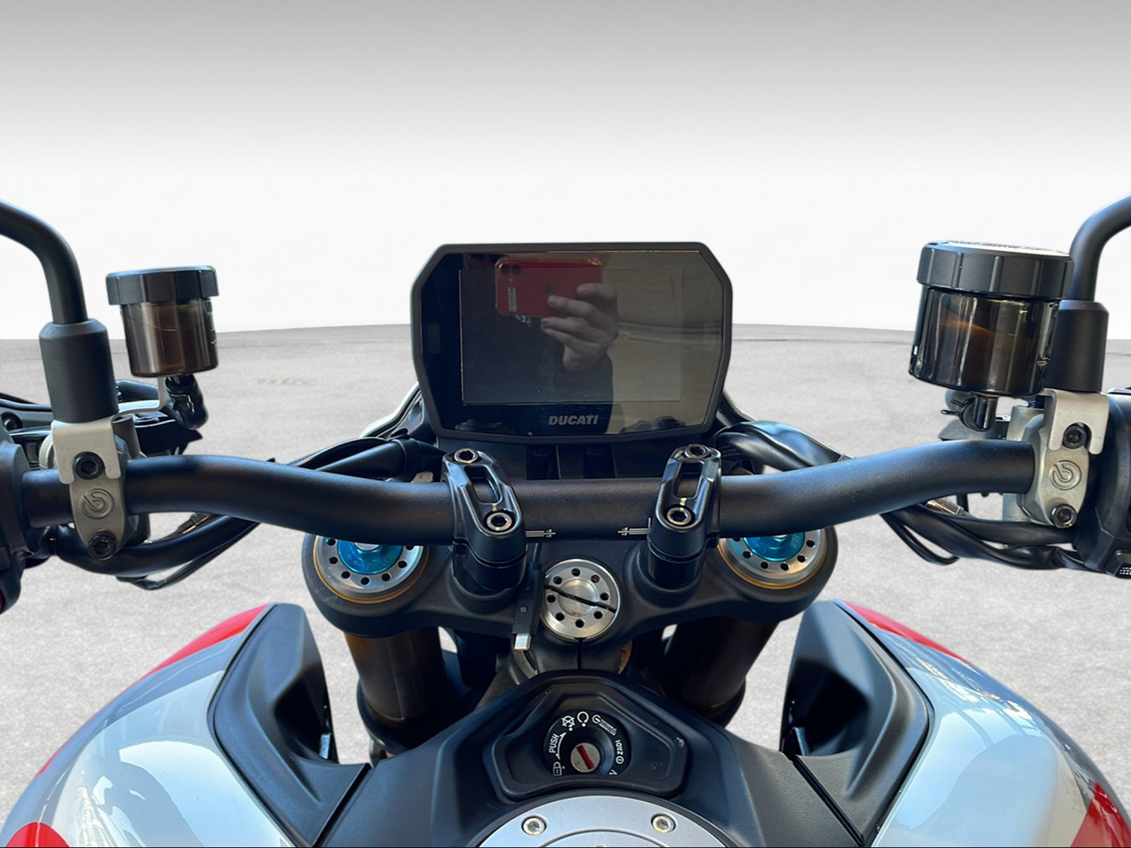 DUCATI 890 Hypermotard V2 SP ABS-image-6