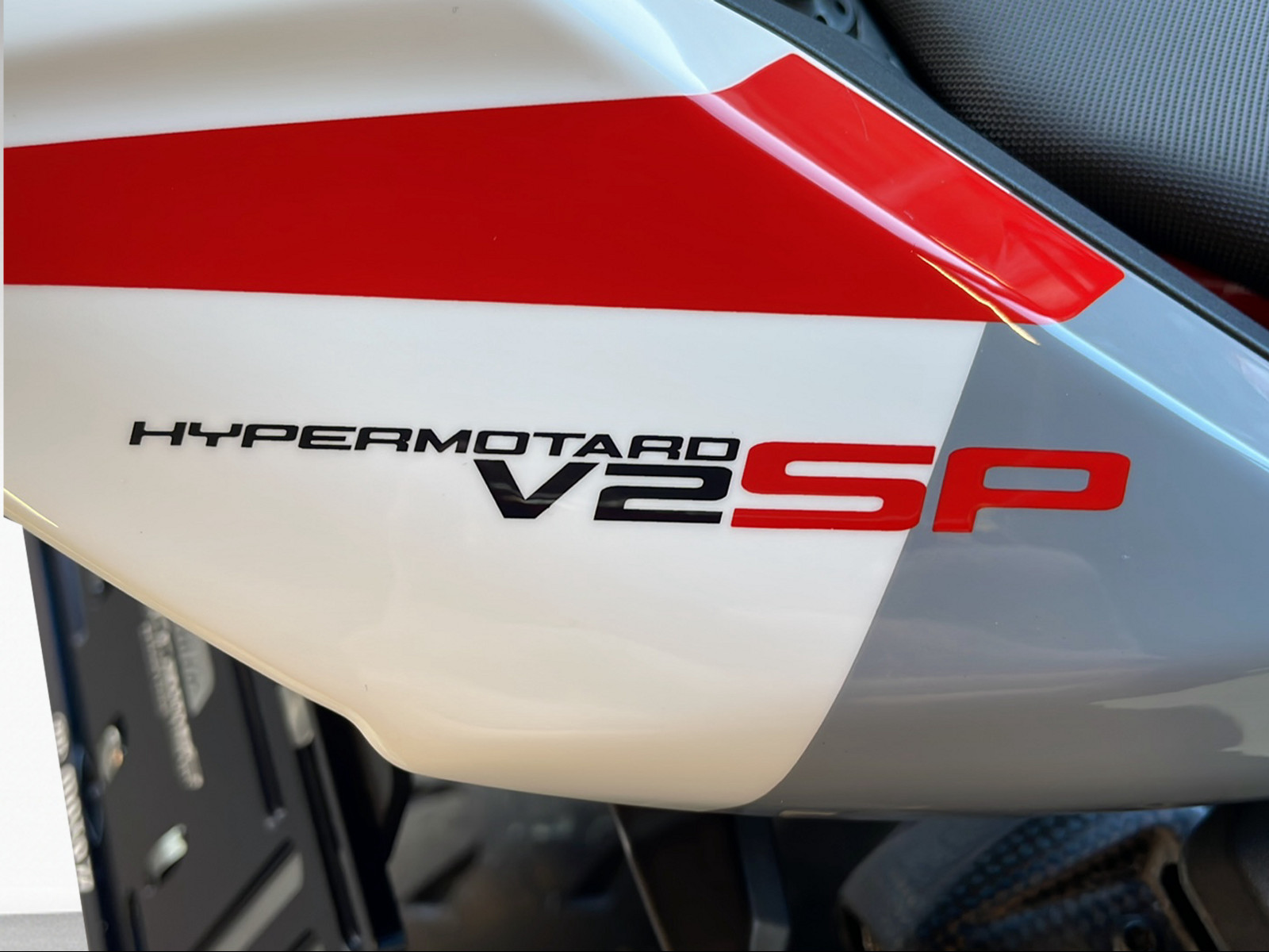DUCATI 890 Hypermotard V2 SP ABS-image-7
