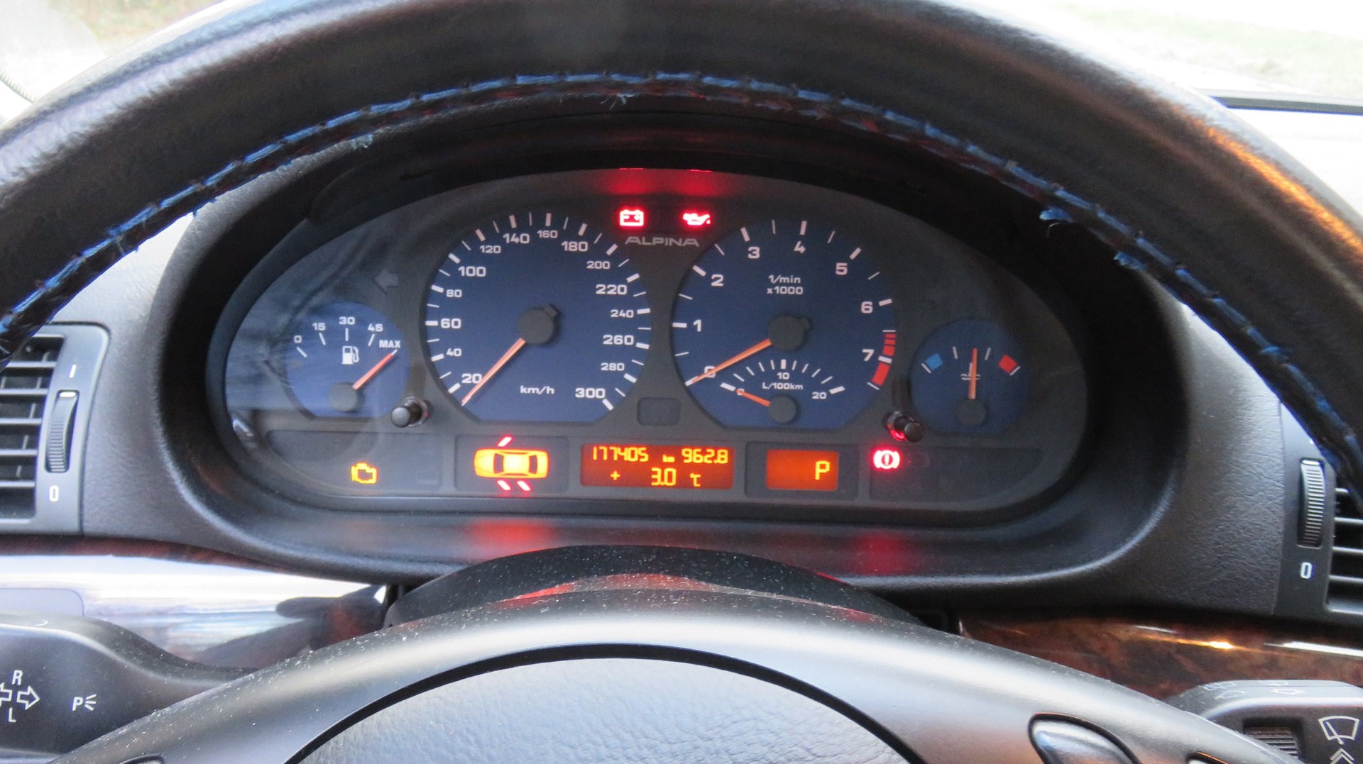 BMW-ALPINA B3 3.3 X Touring S.Tronic-image-8