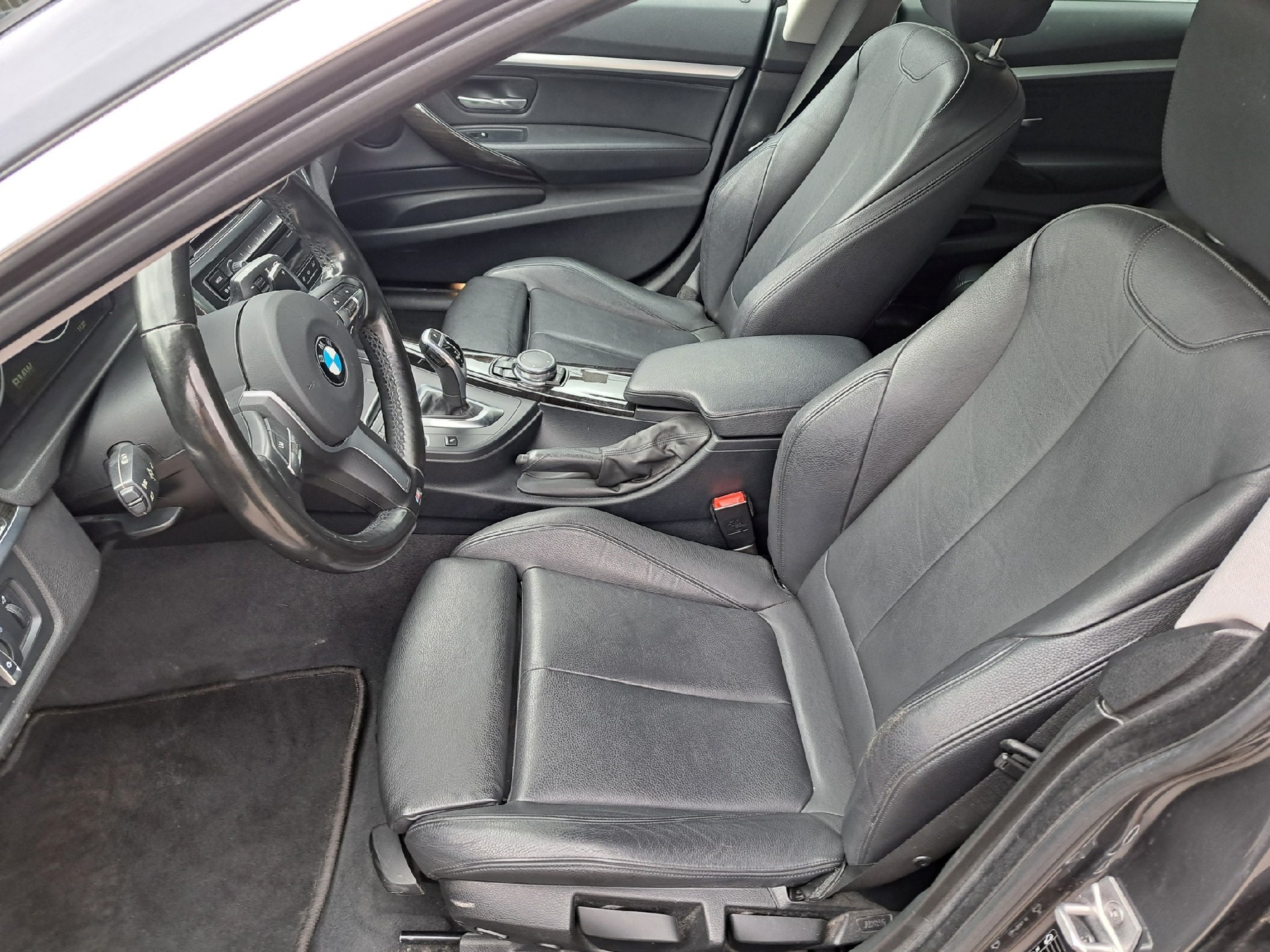 BMW 320d GT xDrive Luxury Line Steptronic-image-10